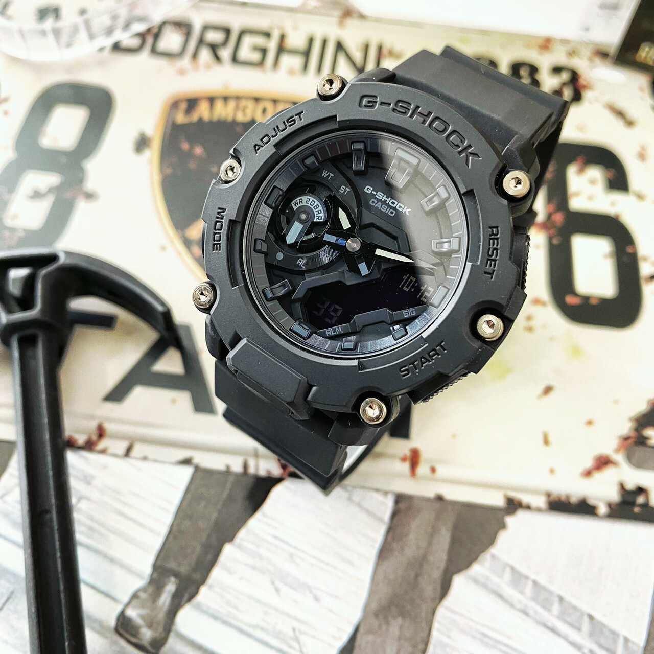 【G-SHOCK】卡西歐數位雙顯 碳核心防護構造運動錶 GA-2200BB-1A 現代鐘錶