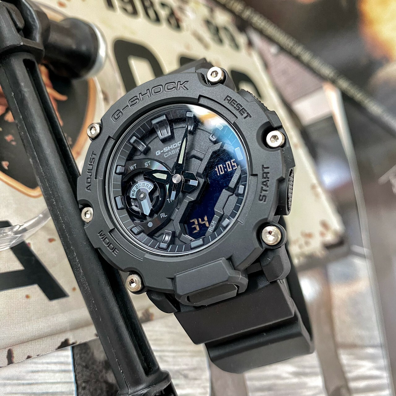 【G-SHOCK】 卡西歐數位雙顯碳核心防護構造運動錶GA-2200BB-1A