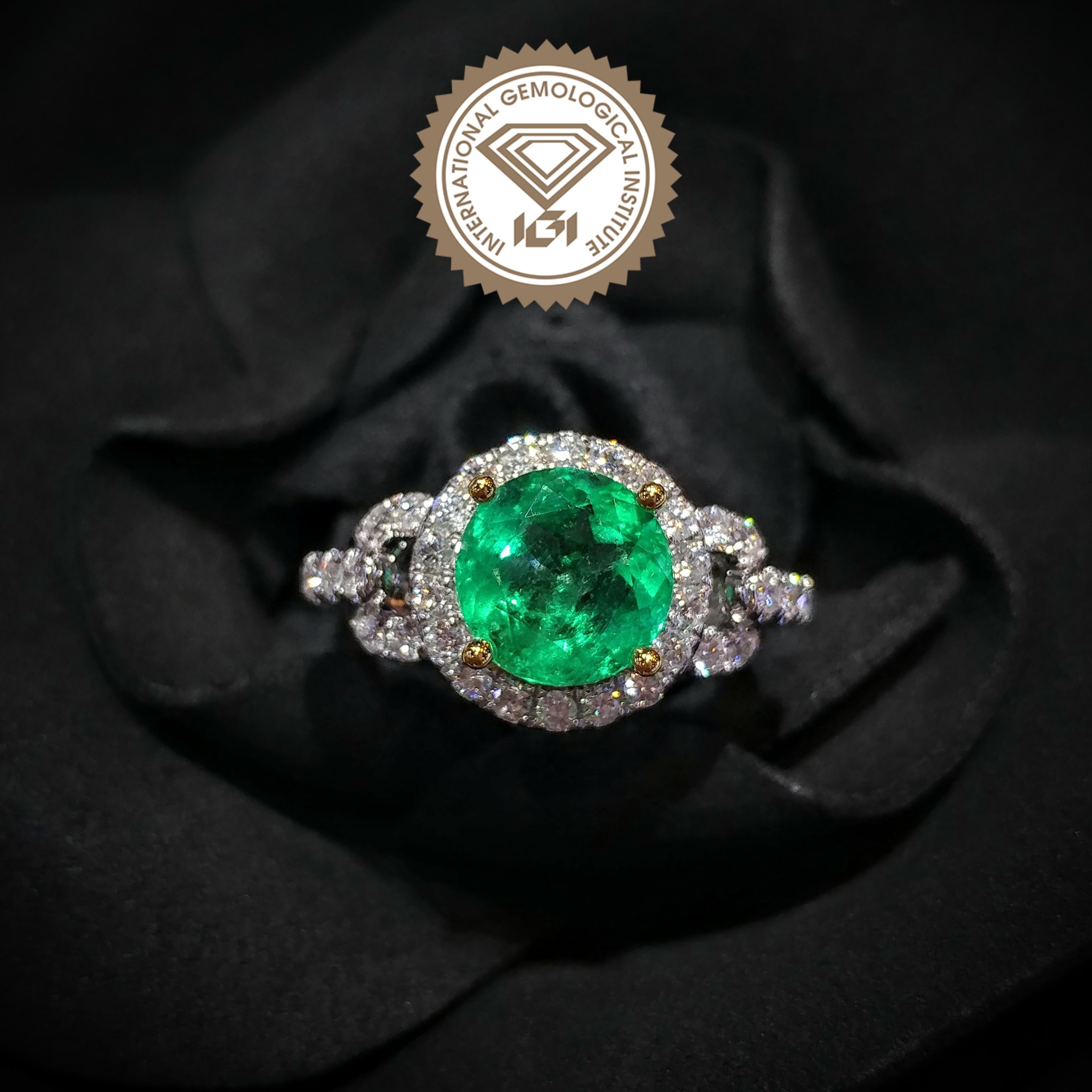 18K Gold 2.23ct Emerald and Diamond Ring