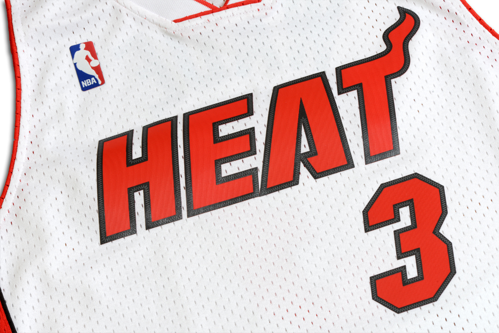 Mitchell & Ness 邁阿密熱火隊 Dwyane Wade 2005-2006 復刻 Swingman 球衣