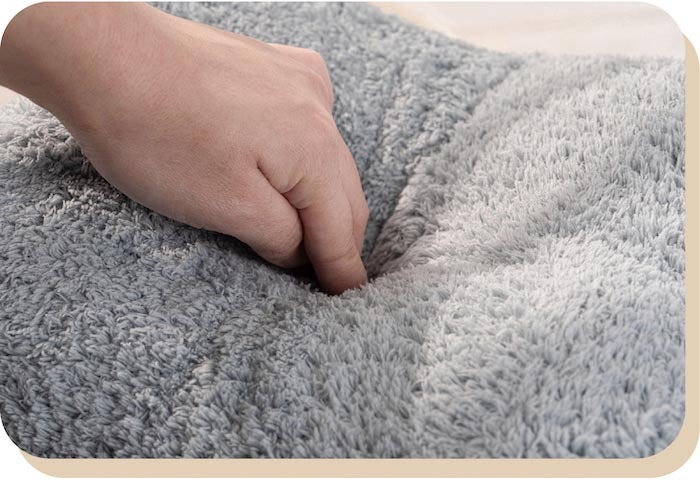 蓬鬆的毛巾示意