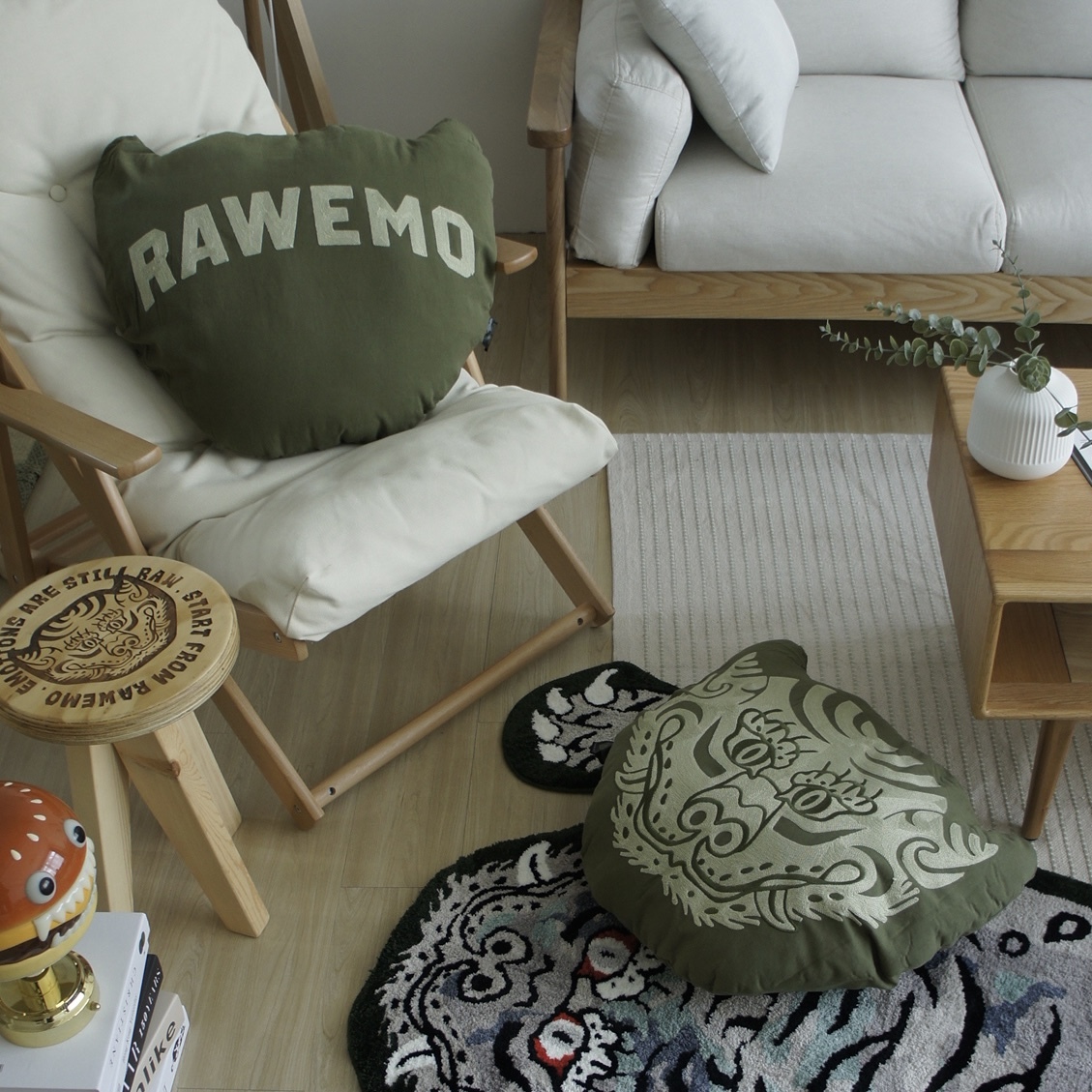 RAW EMOTIONS 西藏虎頭抱枕 橄欖綠