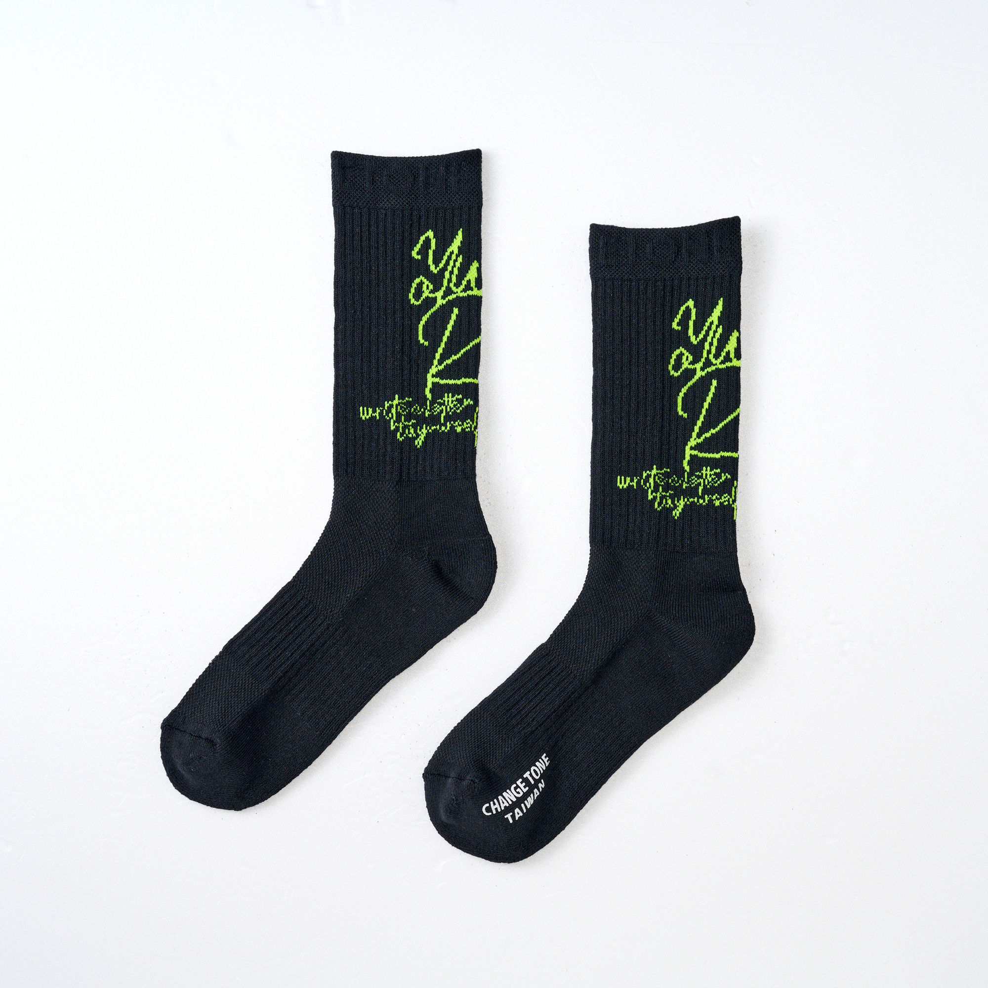 Spark 抗菌運動中筒襪〈黑黃〉