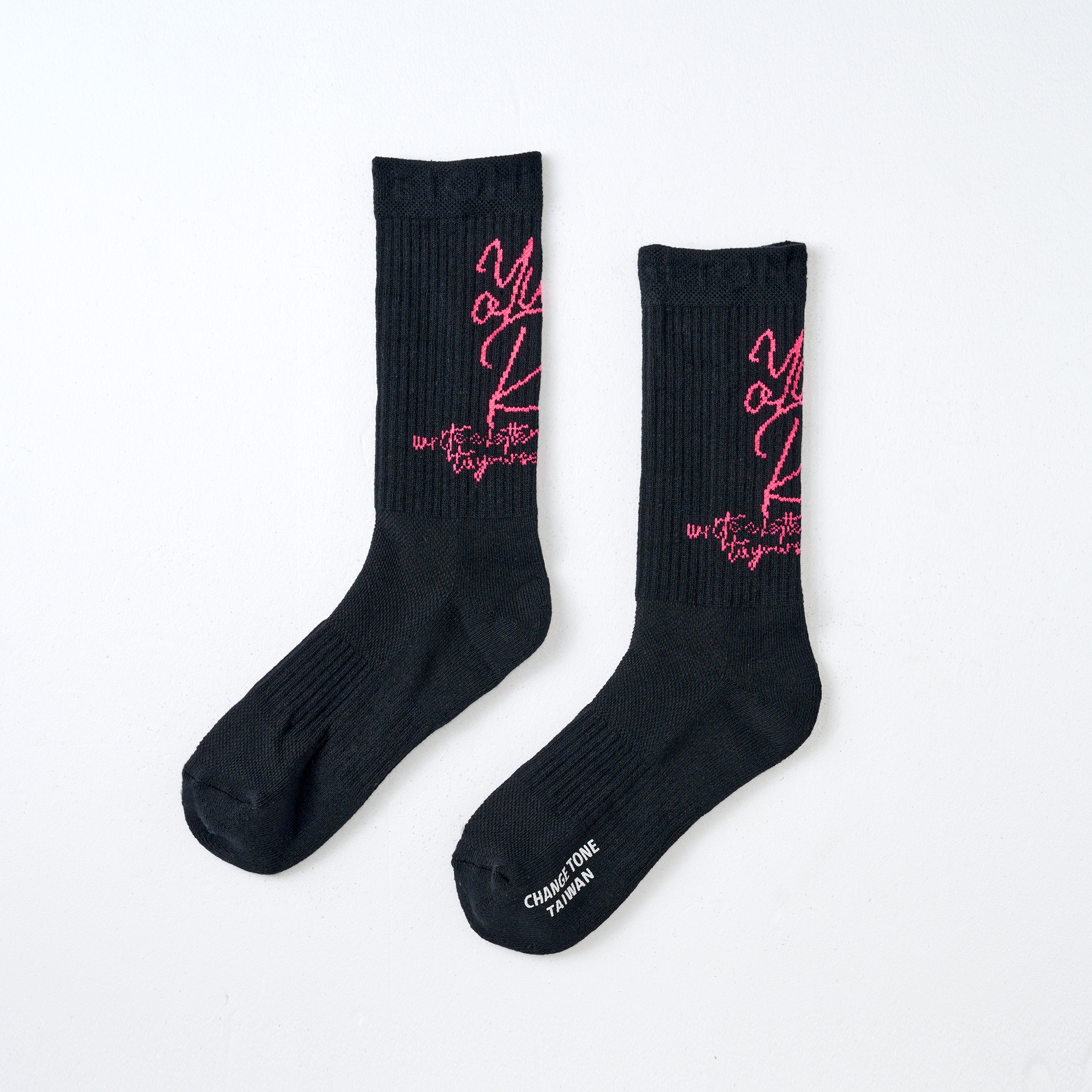 Spark 抗菌運動中筒襪〈黑粉〉