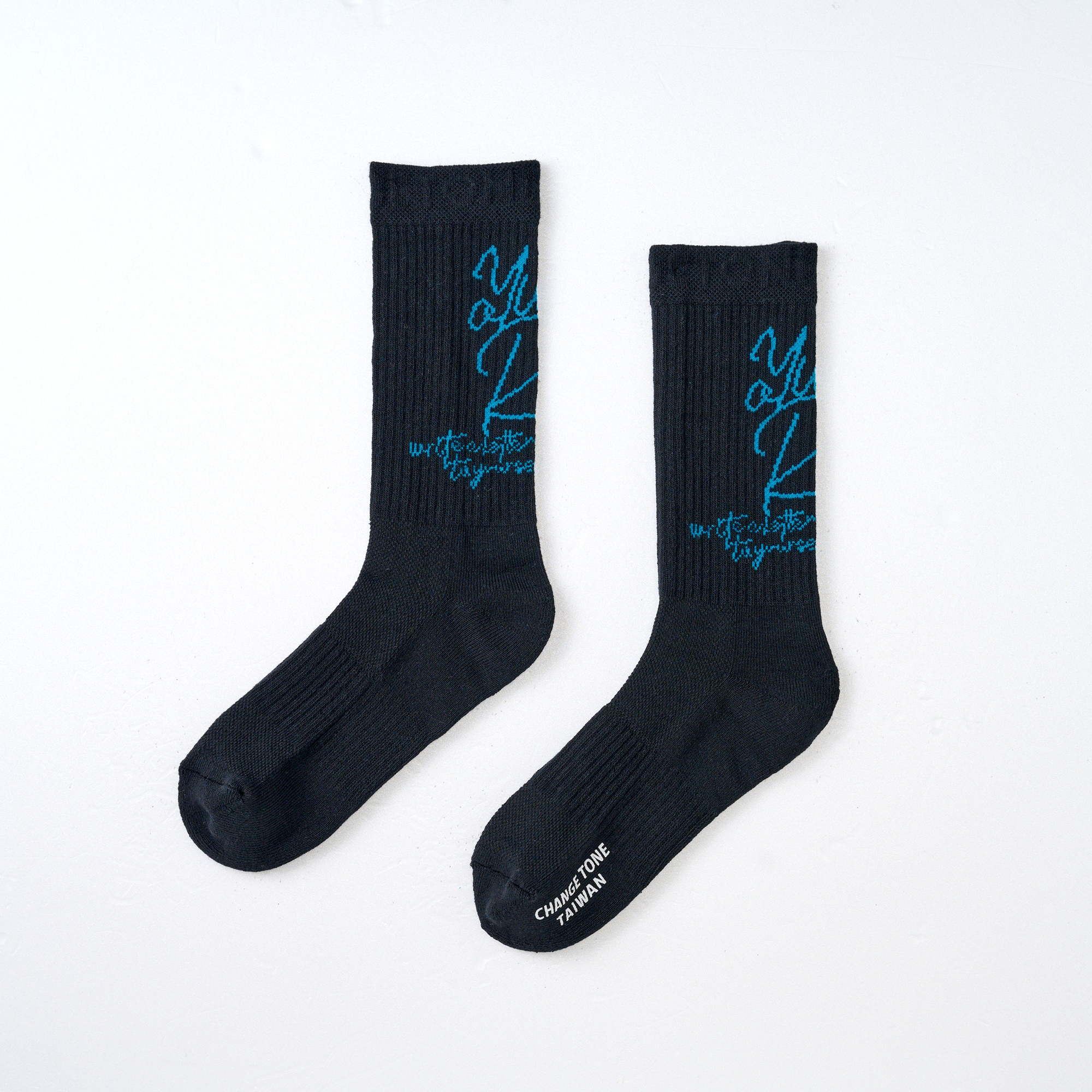 Spark 抗菌運動中筒襪〈黑藍〉