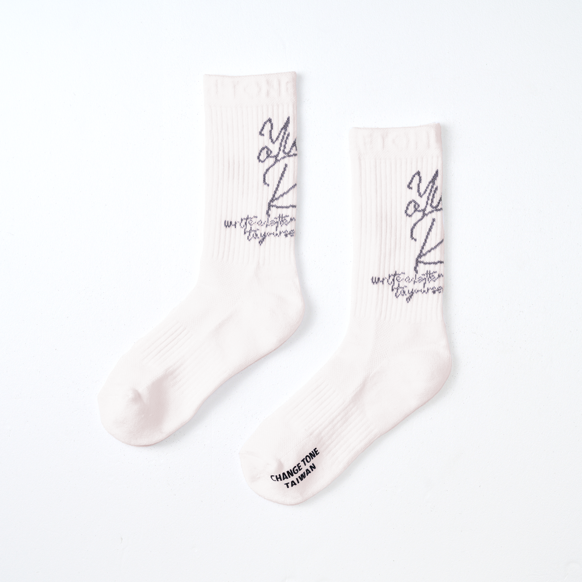 Spark 抗菌運動中筒襪〈白灰〉