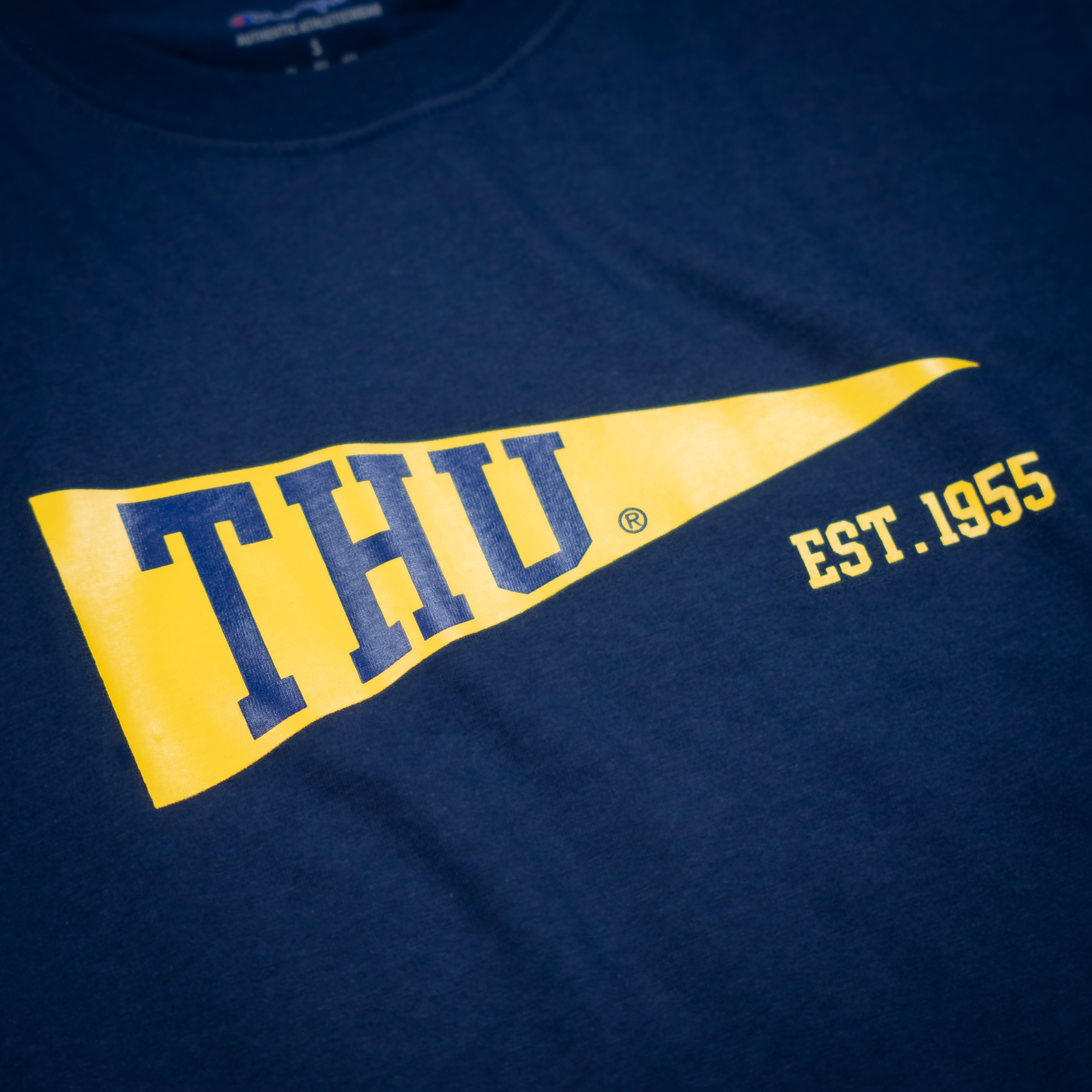 Champion® THU 東海大學 三角紀念旗 T-Shirt - (海軍藍)