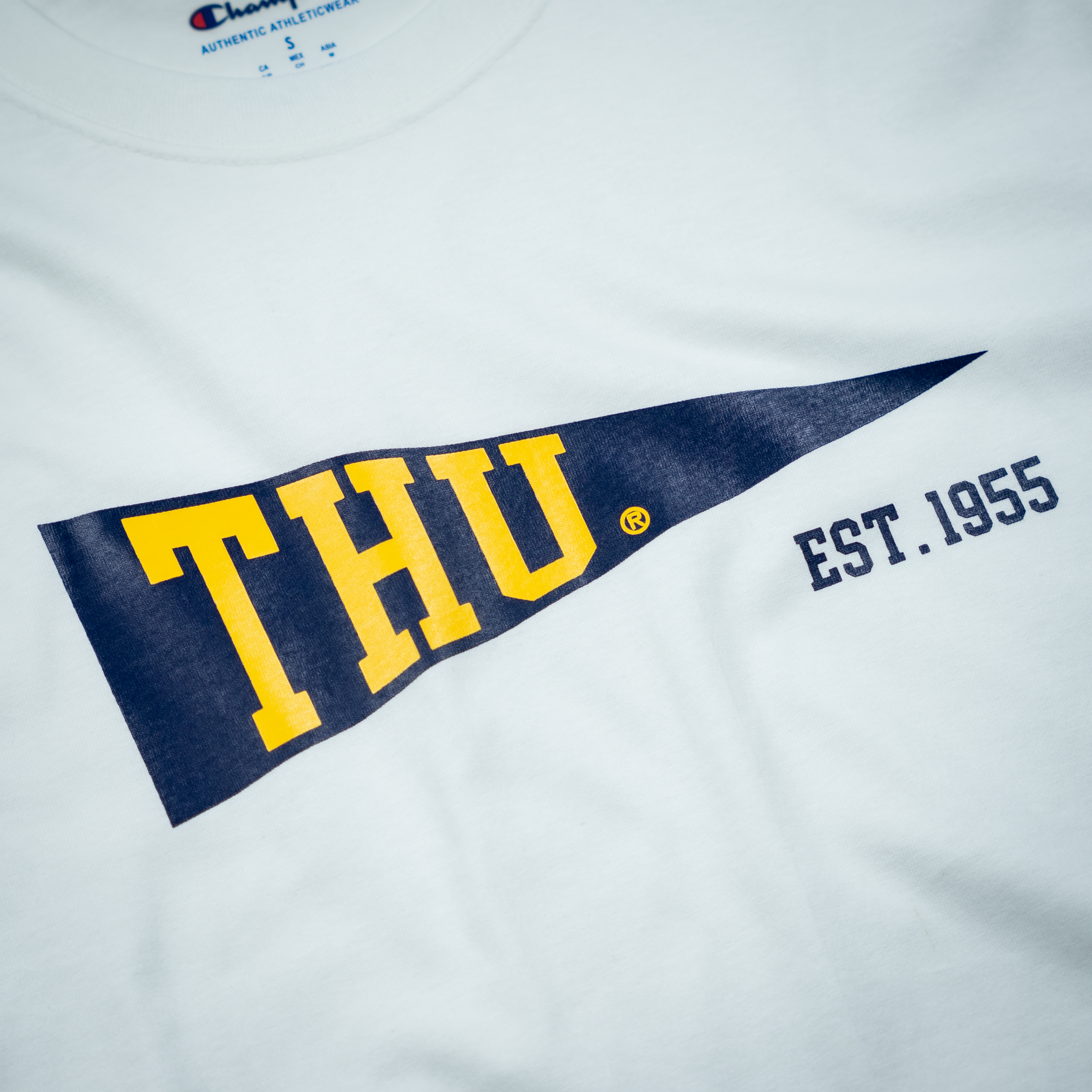 Champion® THU 東海大學 三角紀念旗 T-Shirt - (白色)