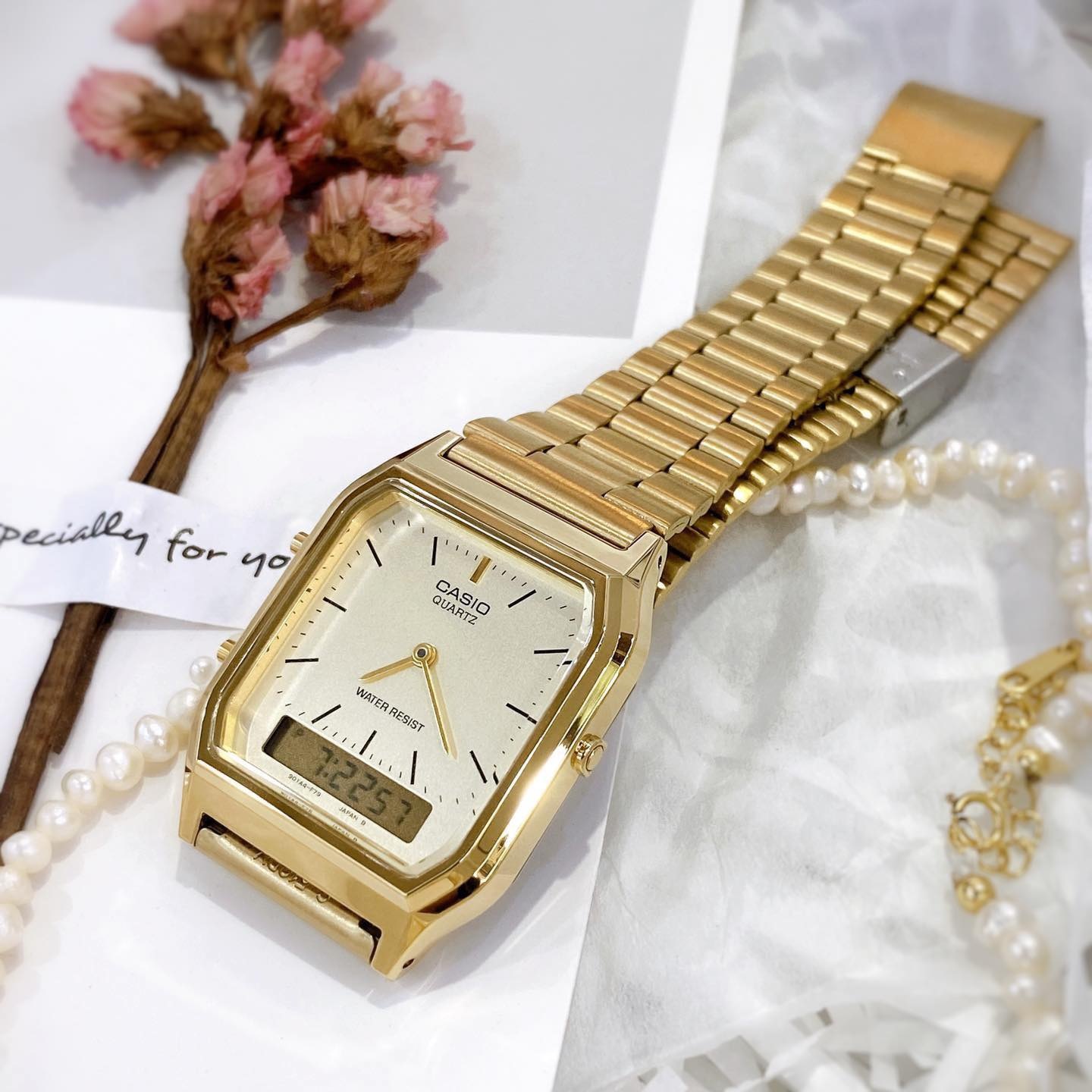 【CASIO 卡西歐】淡金文青感電子錶 AQ-230GA-9D 現代鐘錶