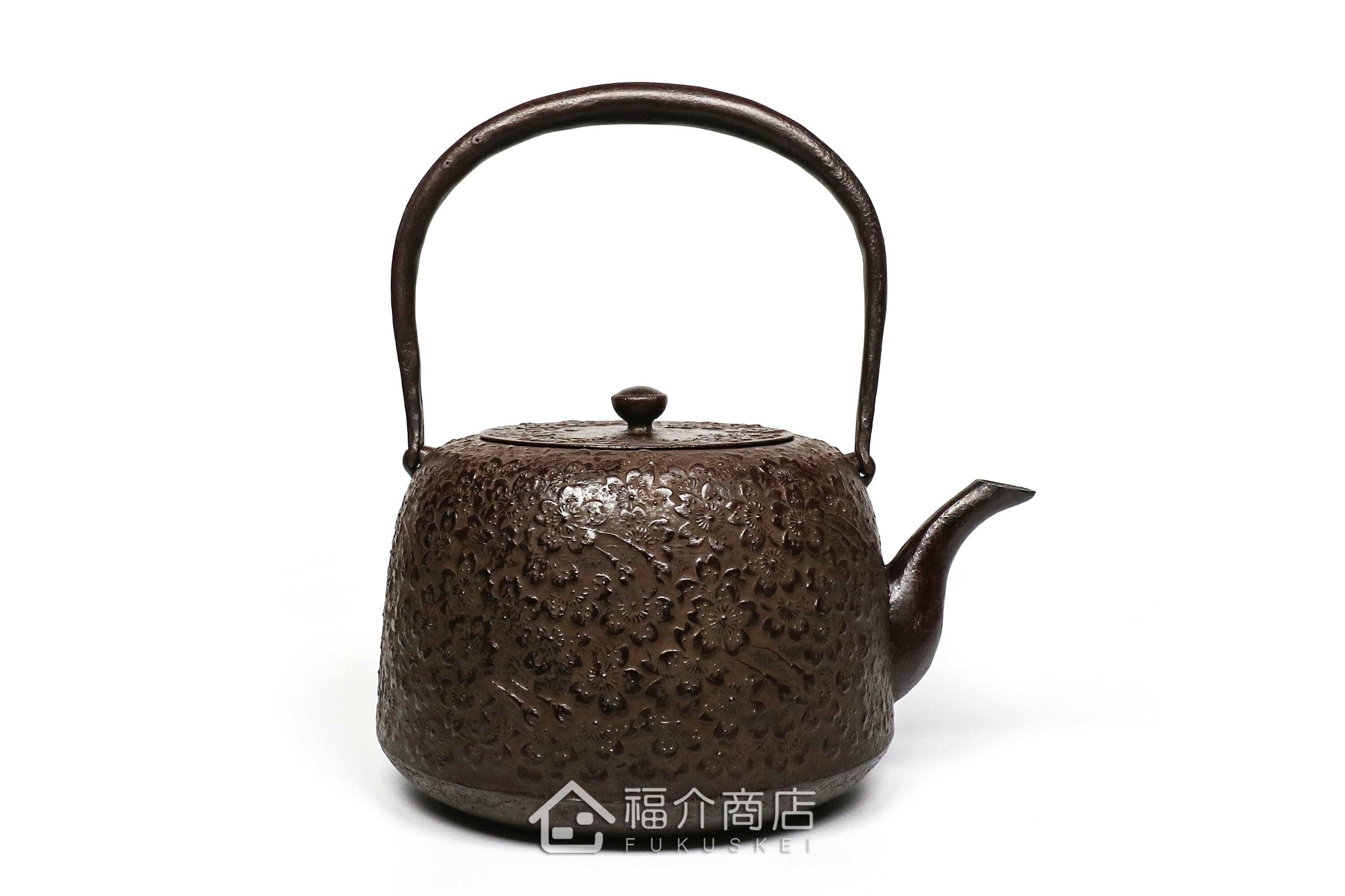 佐藤勝久所製作的日本鐵壺,壺身設計櫻花圖紋