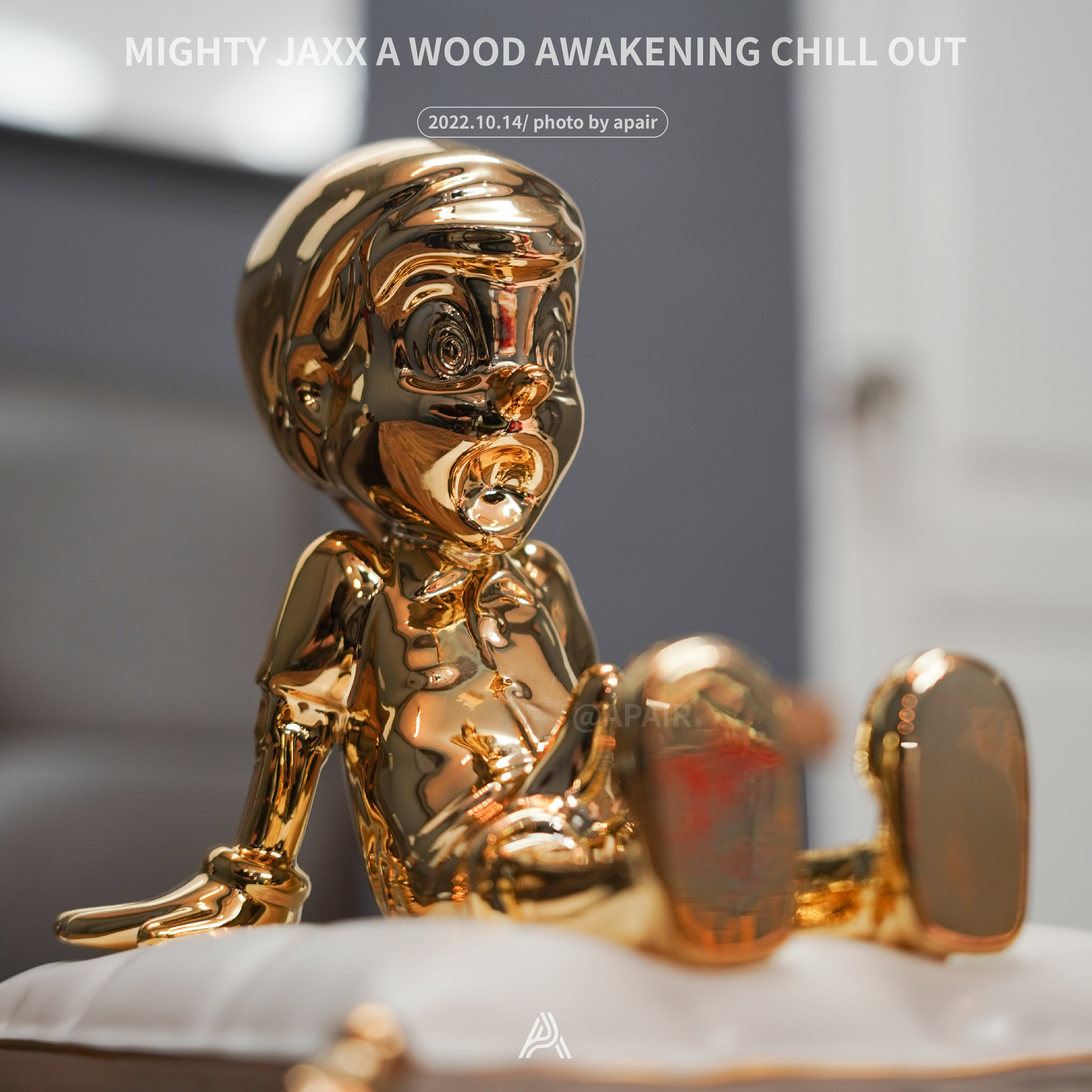 【APAIR】預購 MIGHTY JAXX A WOOD AWAKENING CHILL OUT 金色勃起小木偶 坐姿 附枕頭