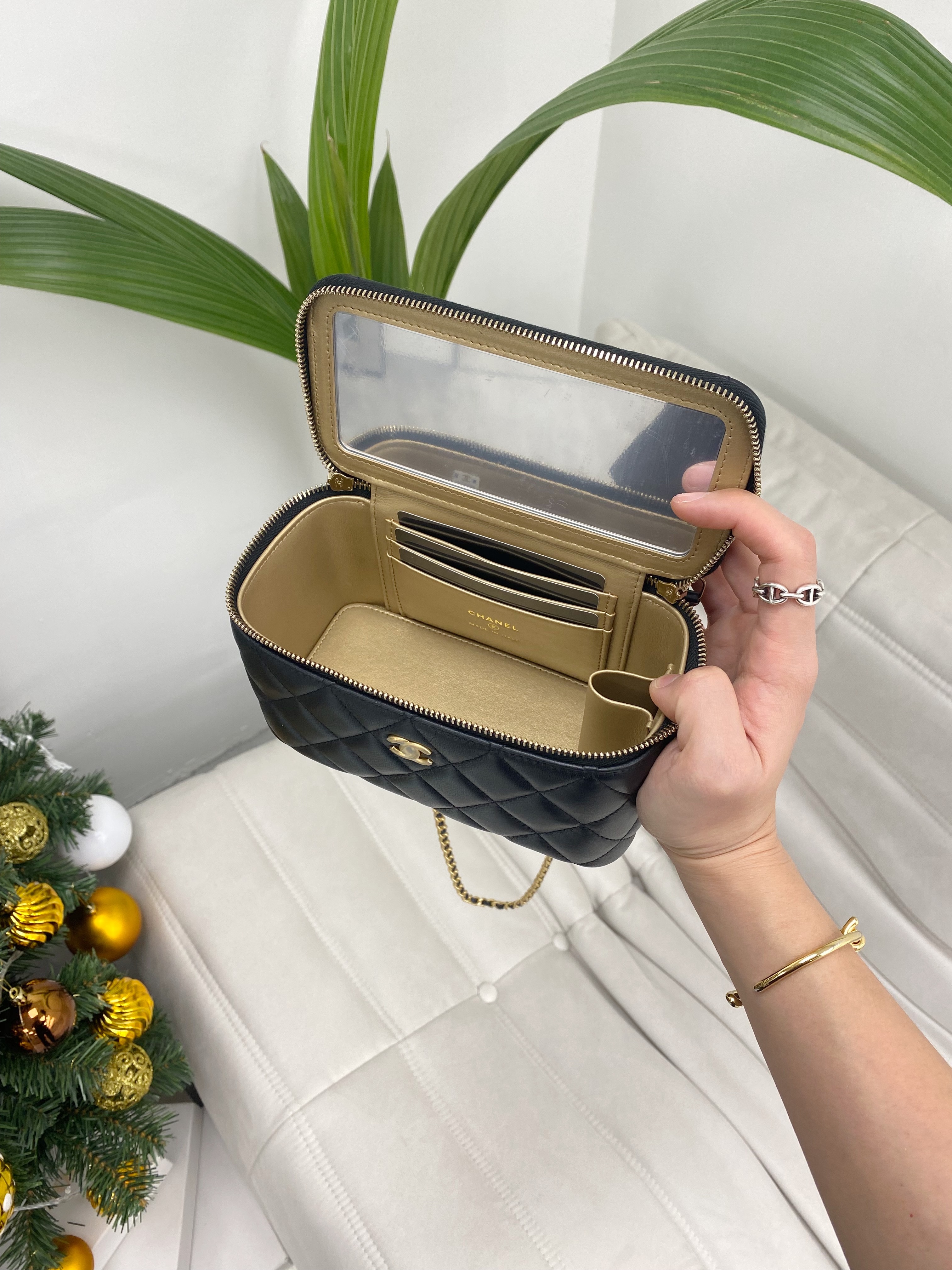 Chanel Small Vanity Box 金球 (AP2303)