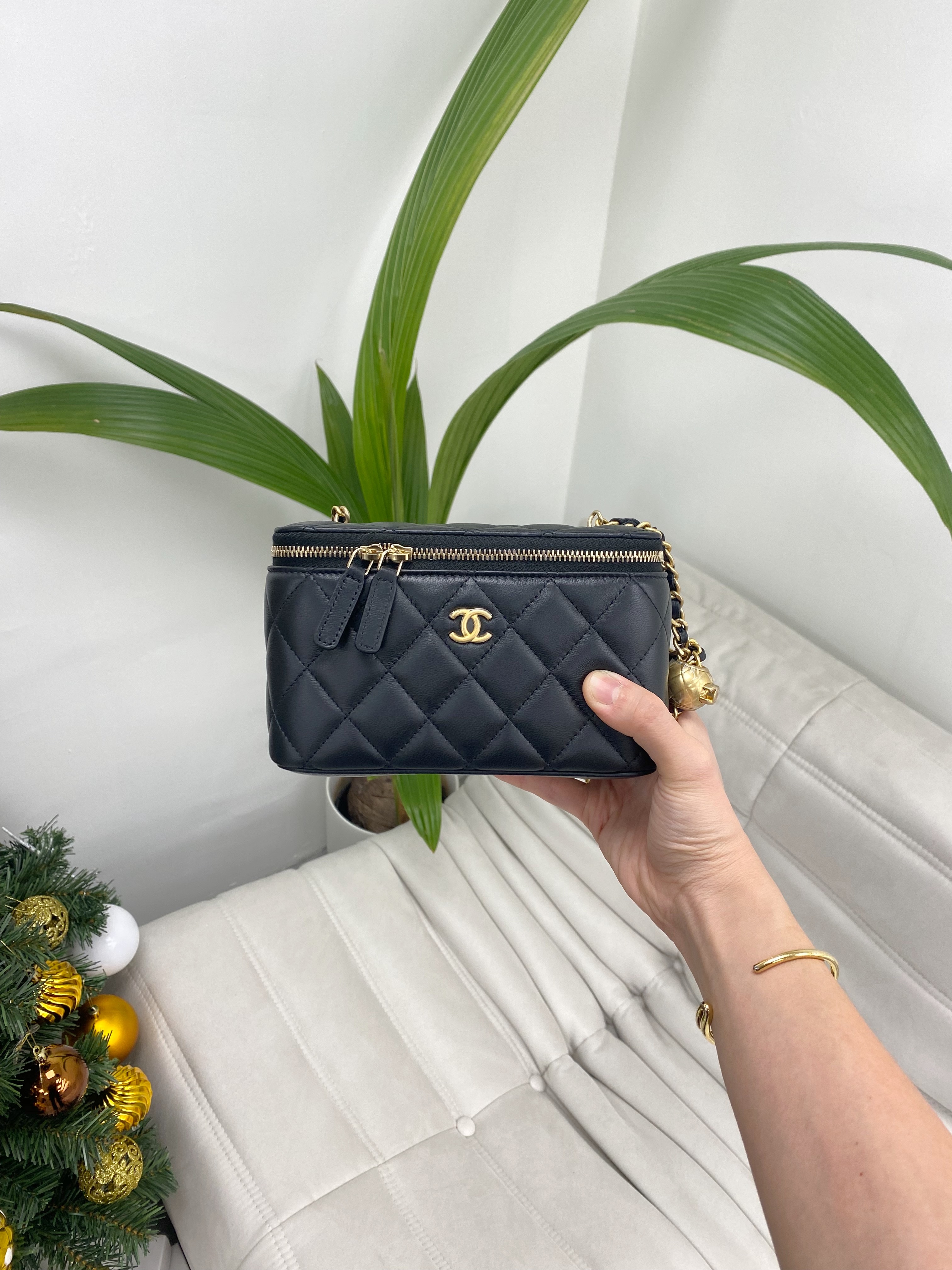 Chanel Small Vanity Box 金球 (AP2303)