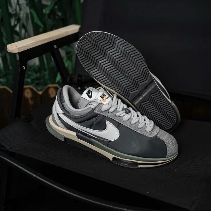 iSNEAKERS｜Sacai x Nike Zoom Cortez SP 4.0 "Grey" 灰白解構 DQ0581-001
