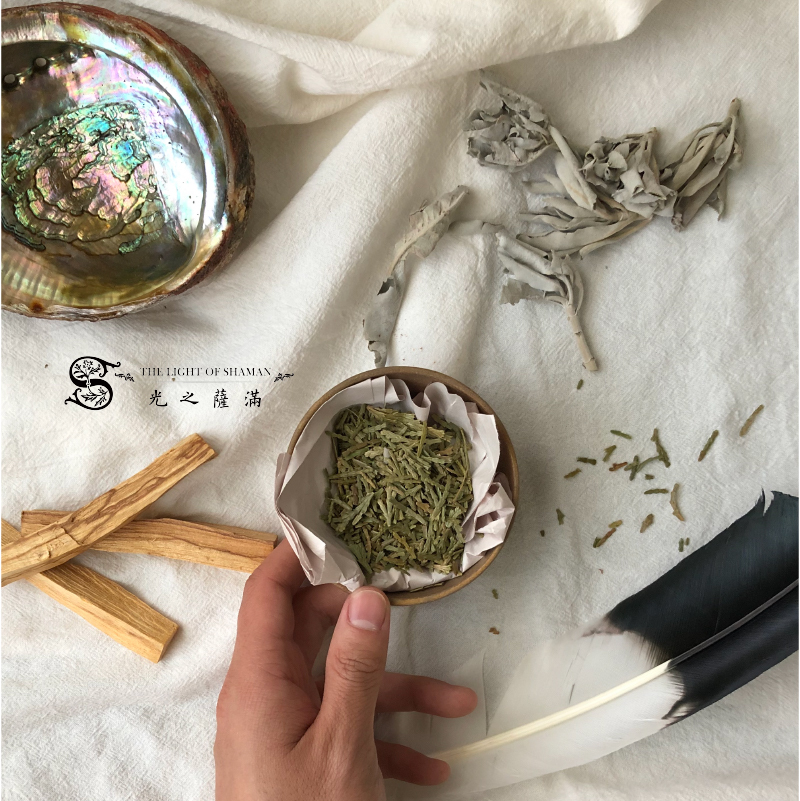 老鷹羽毛 金邊羽毛 搭配香草煙燻使用 可裝飾 祭壇擺飾-光之薩滿