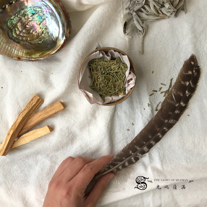 火雞羽毛 搭配香草煙燻使用 可裝飾 祭壇擺飾-光之薩滿