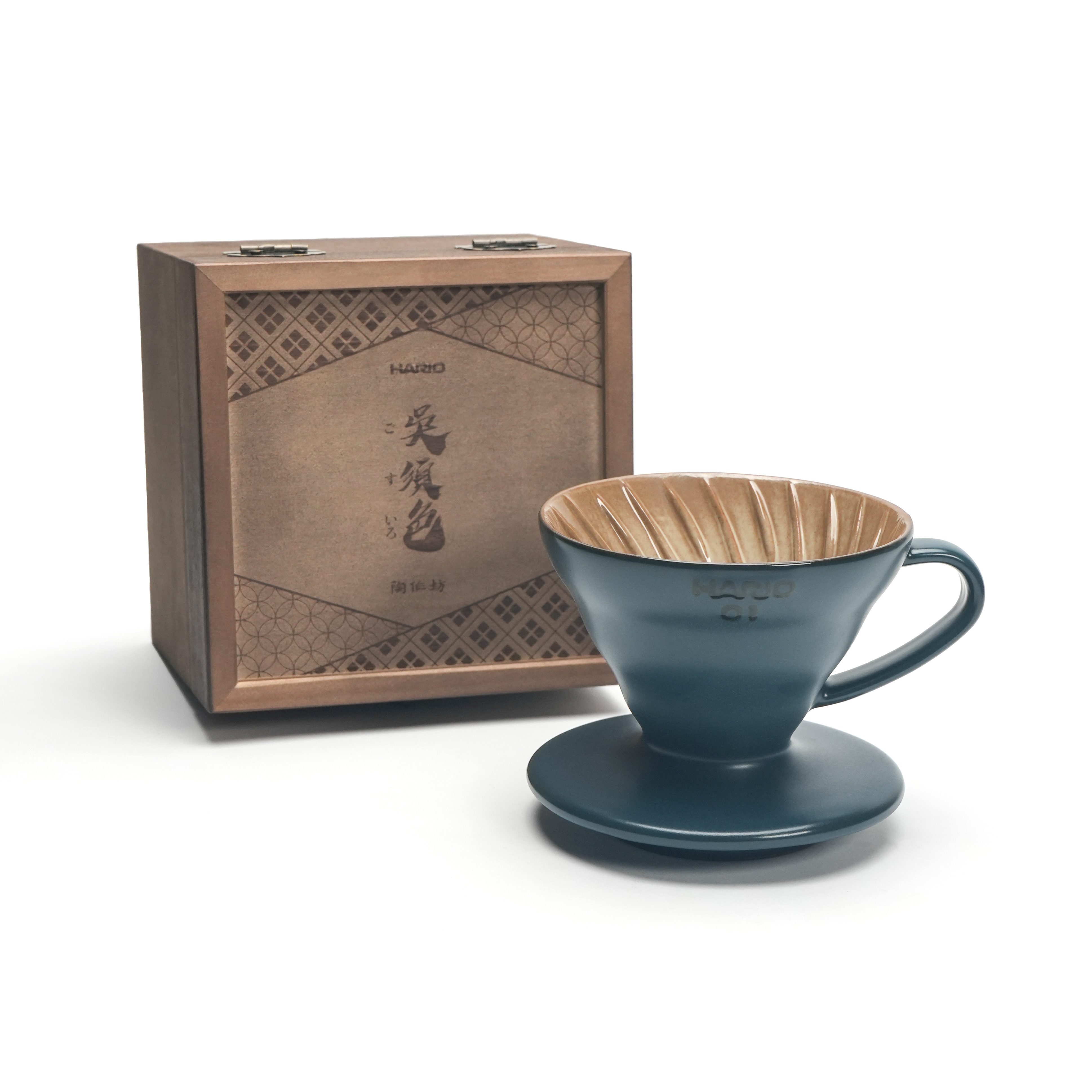 九星陶宮秘密奥傳 A peachbloom-glazed 'beehive' waterpot, Kangxi mark and