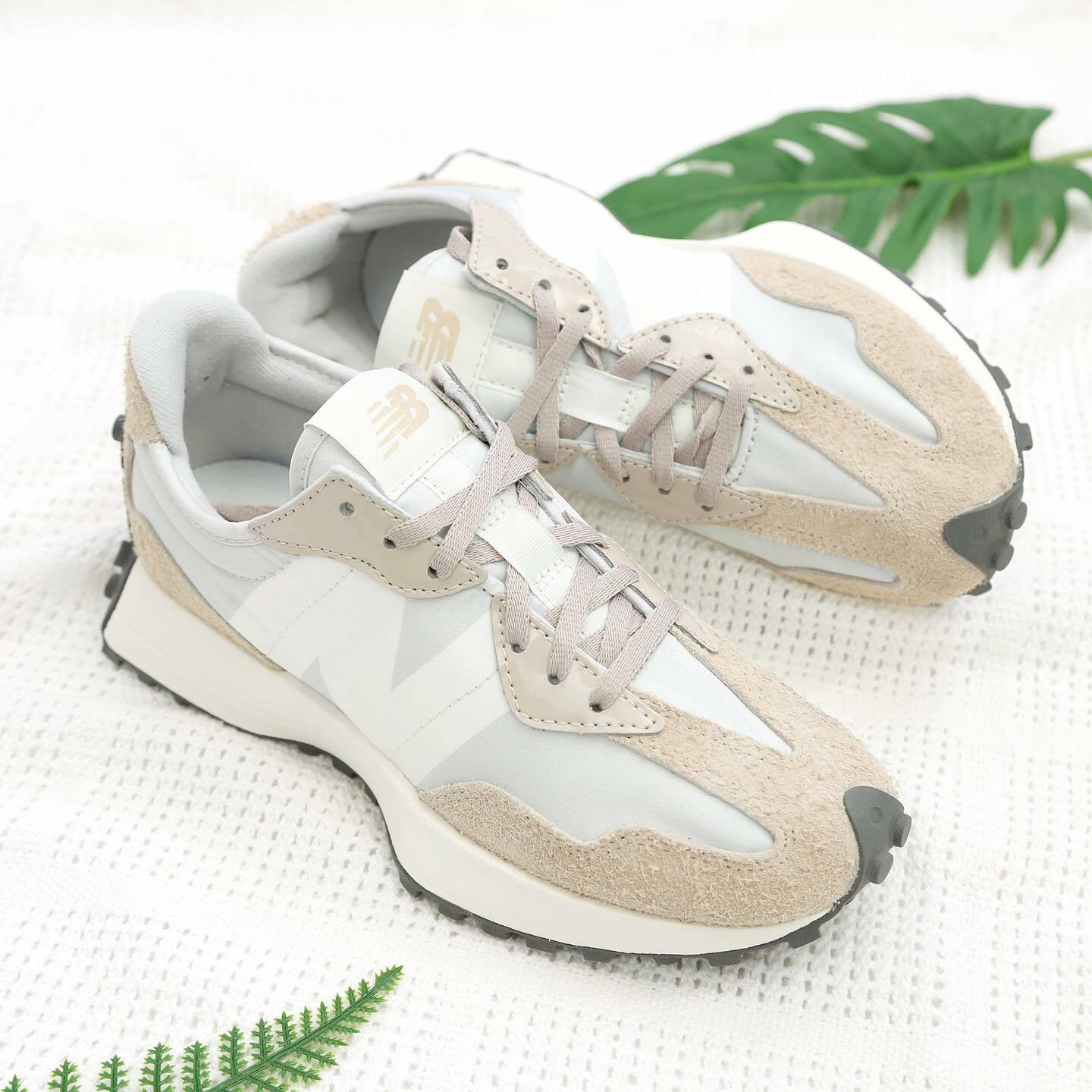 NEW BALANCE 327 奶茶色 ( 新年激安勁減 ! )