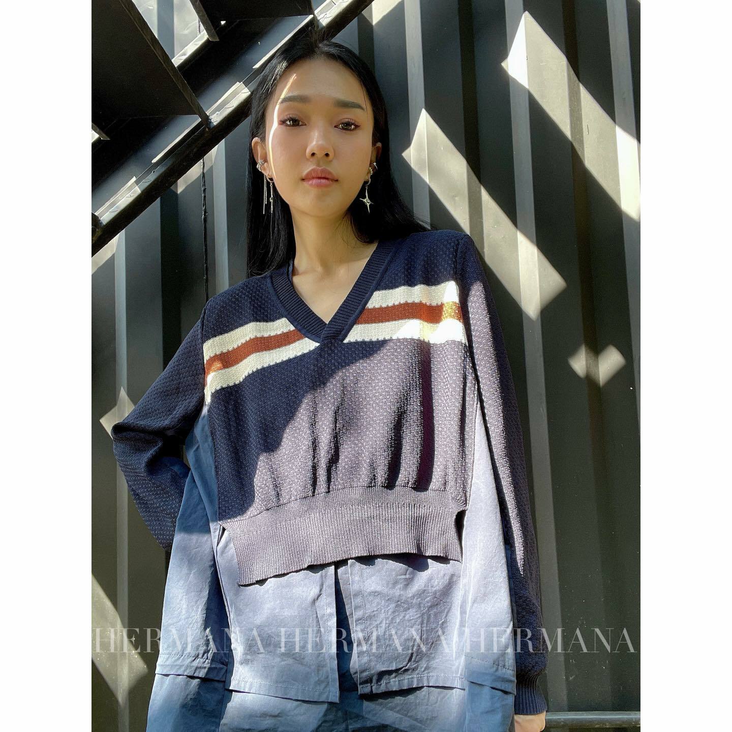 V領啡白間寶藍針織拼恤上衣