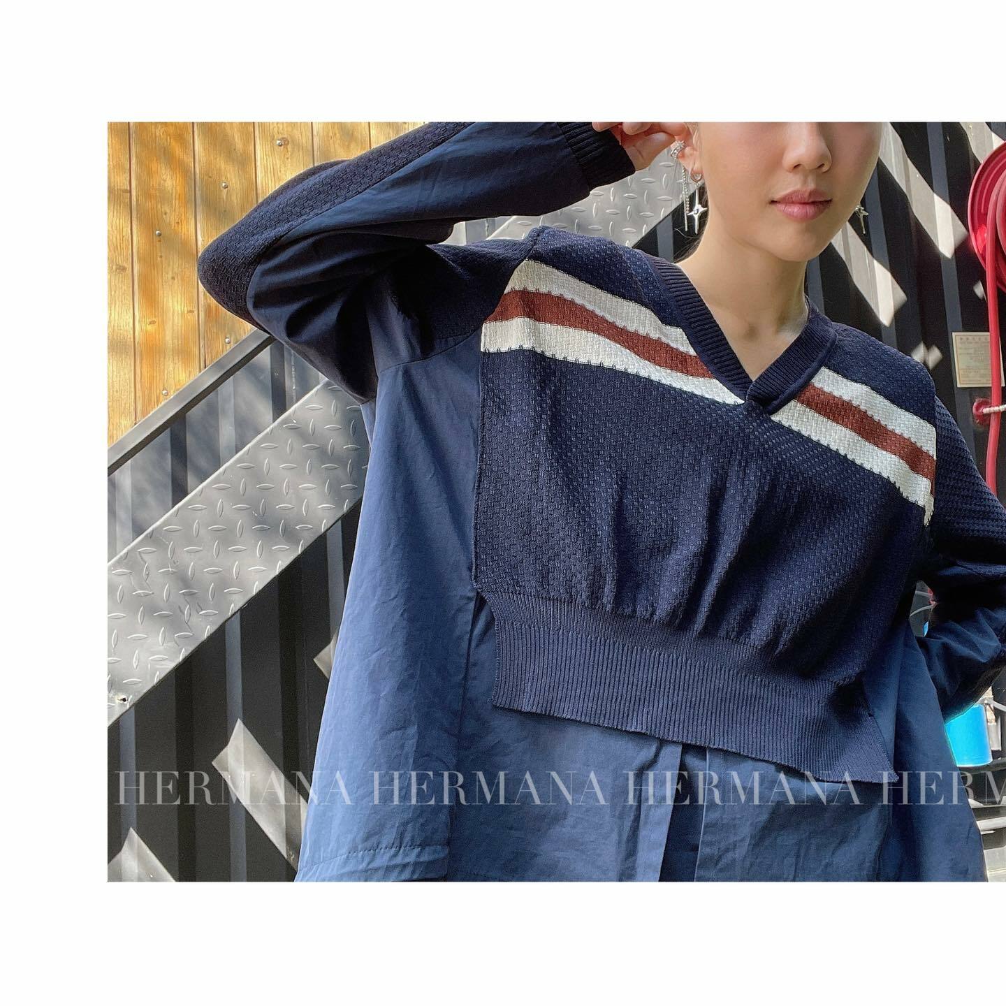 V領啡白間寶藍針織拼恤上衣