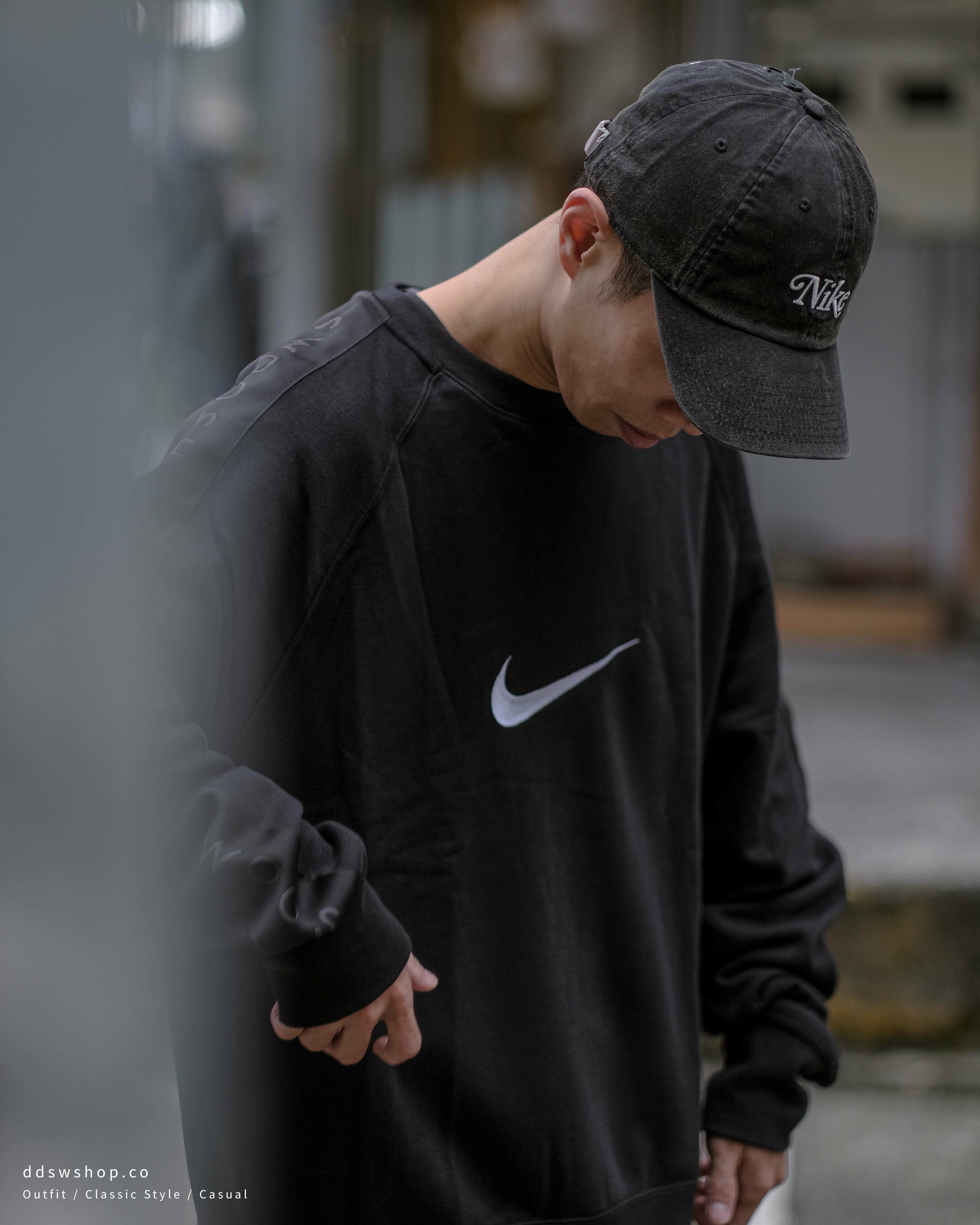 NIKE NSW SWOOSH 串標 刺繡 刷毛 大學T 黑色 DA0087-010