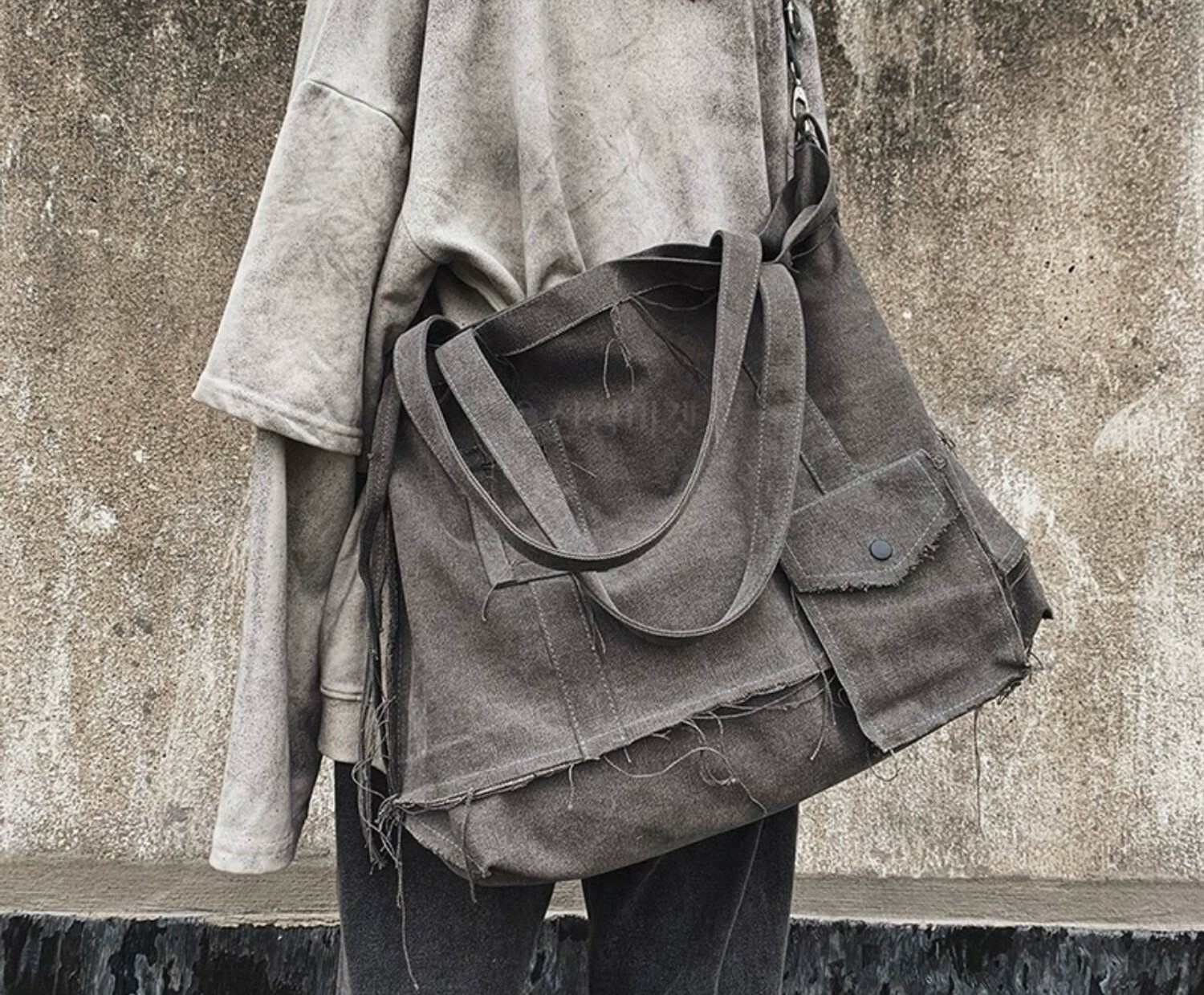 YM剪邊束帶大斜挎包