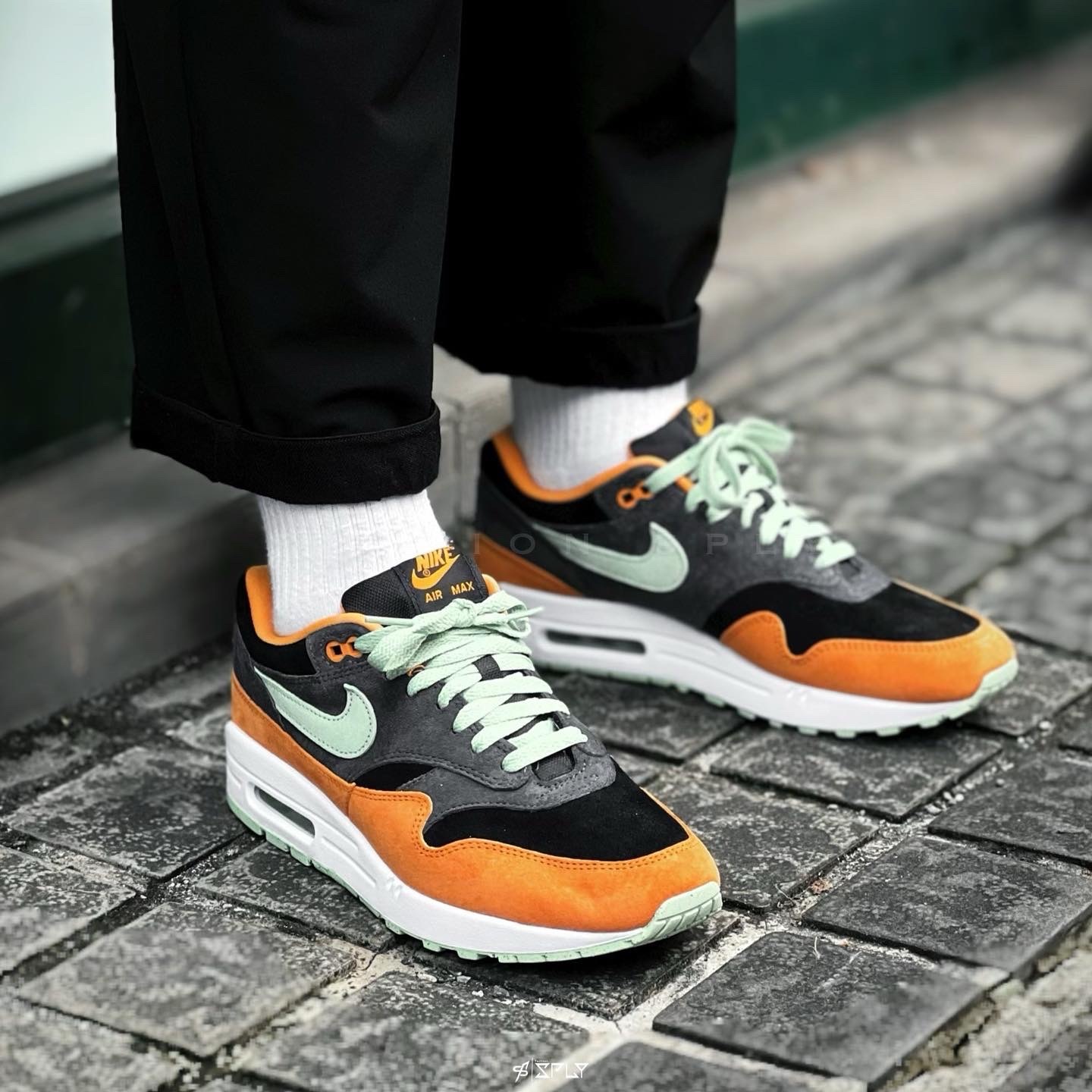 nike air max 1 oil grey wild mango