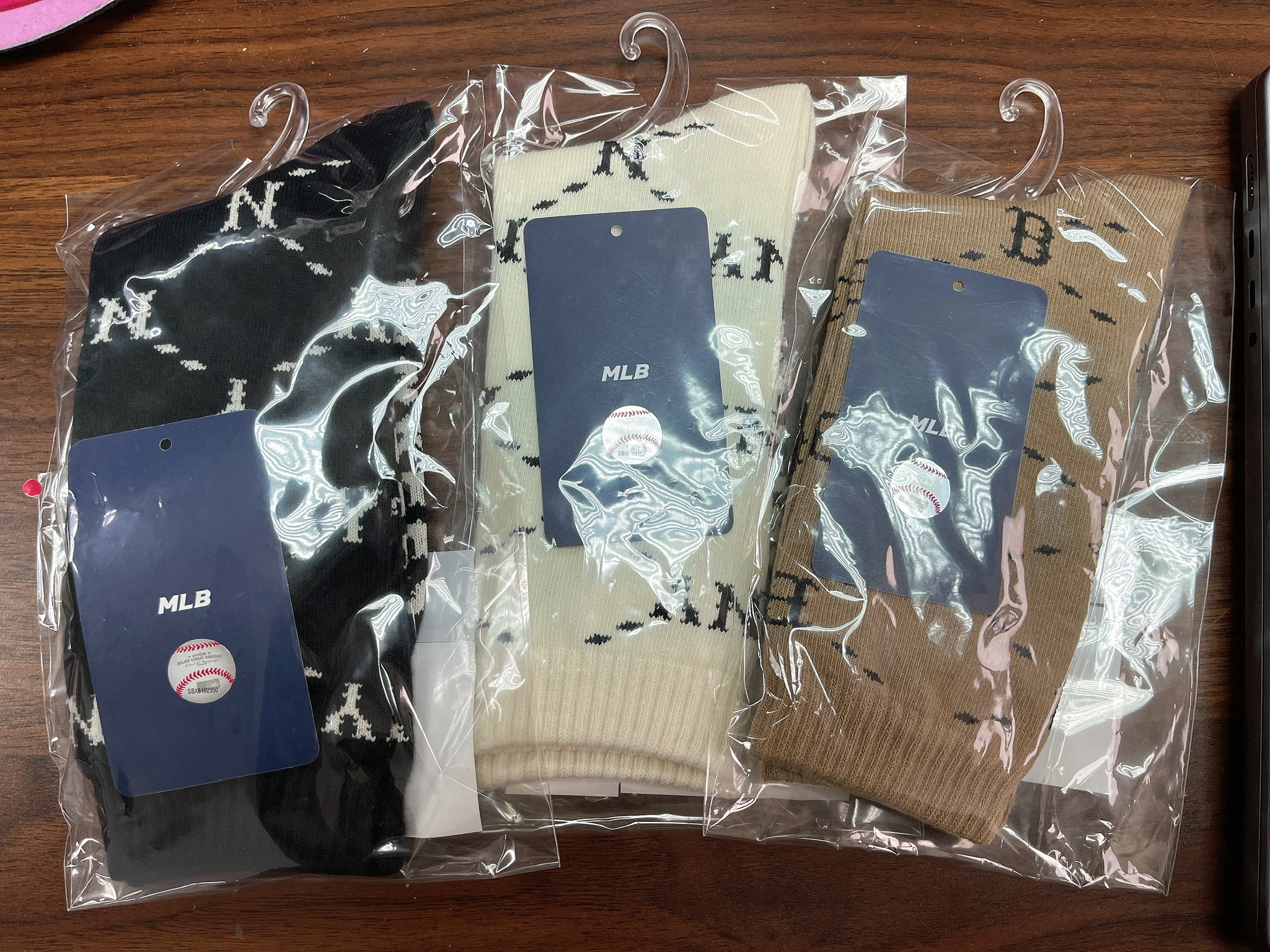 現貨 MLB 襪 原價 $129,清貨貨品,不設退換（MD149）
