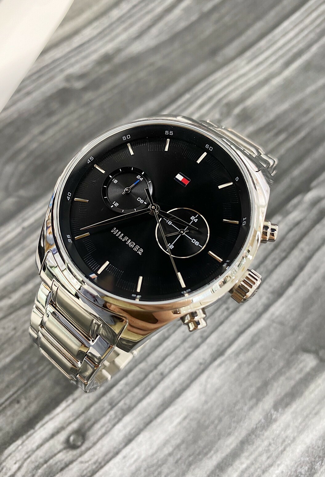 【Tommy Hilfiger】雙眼銀殼黑面不銹鋼男錶 1710419 44mm  現代鐘錶