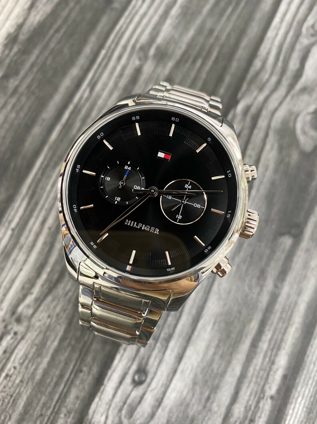 【Tommy Hilfiger】雙眼銀殼黑面不銹鋼男錶 1710419 44mm  現代鐘錶