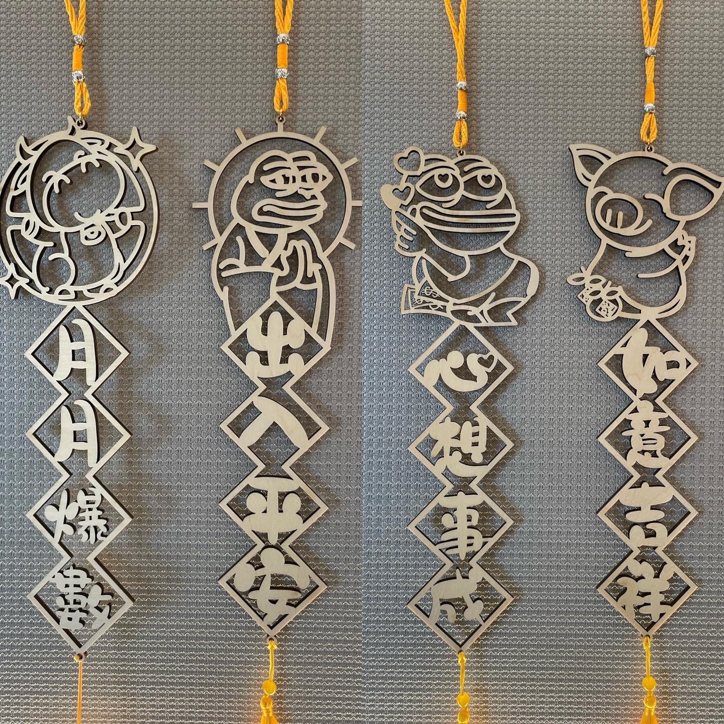 9caketopper 新年木揮春| 四款可選 月月爆數/ 出入平安/ 如意吉祥/ 心想事成| 配有掛繩| 香港品牌 香港設計| 香港製造