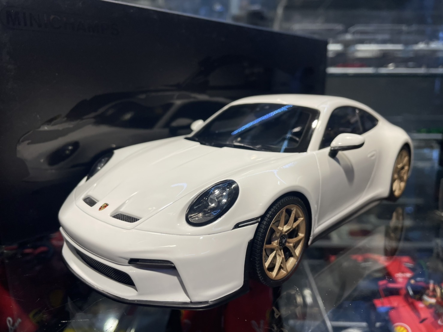 MINICHAMPS 117069022 Porsche 992 GT3 Touring White 1/18