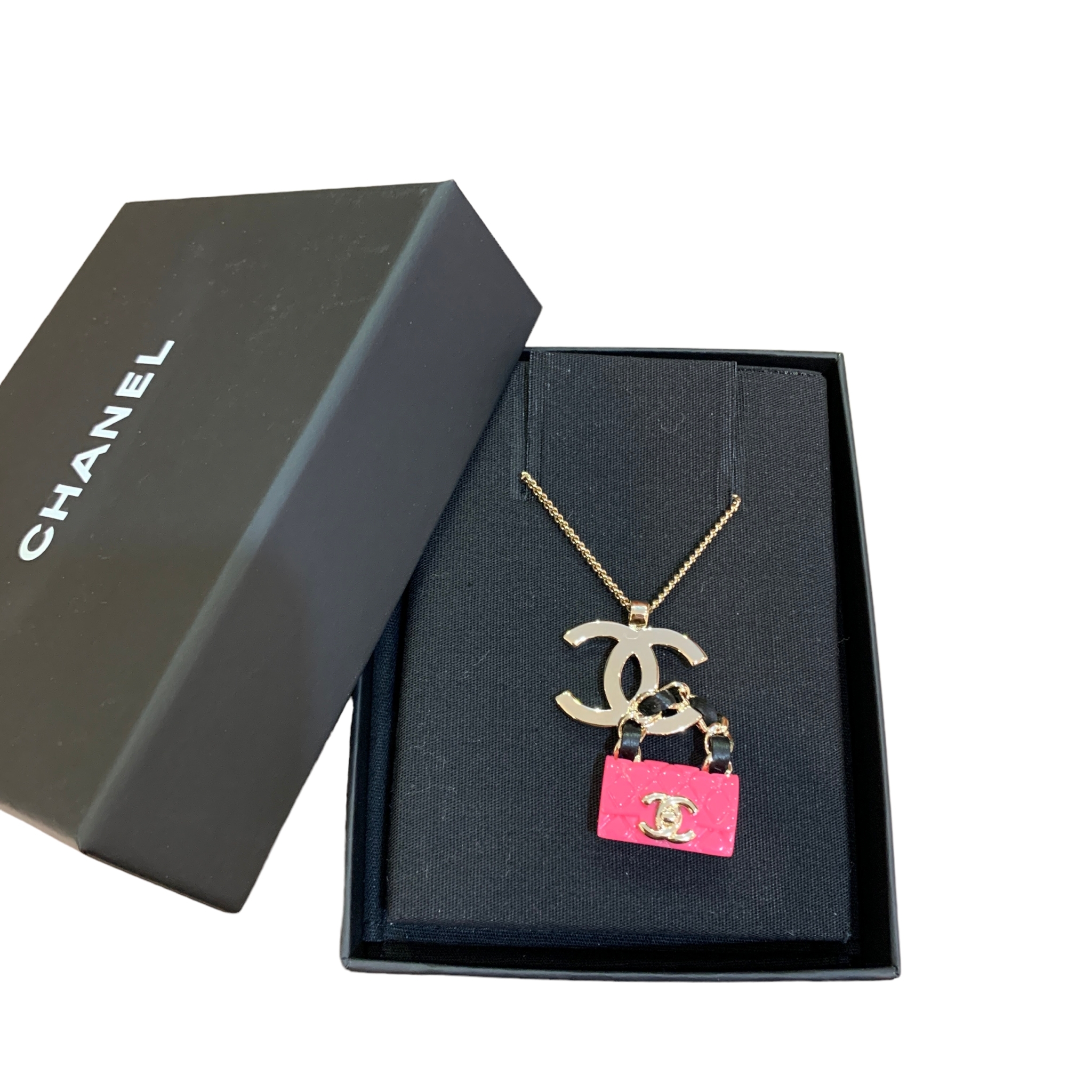 全新CHANEL頸鏈淡金CC LOGO皮革裝飾桃紅色COCO手袋造型 ABA013 #BRAND NEW #香榭站正品