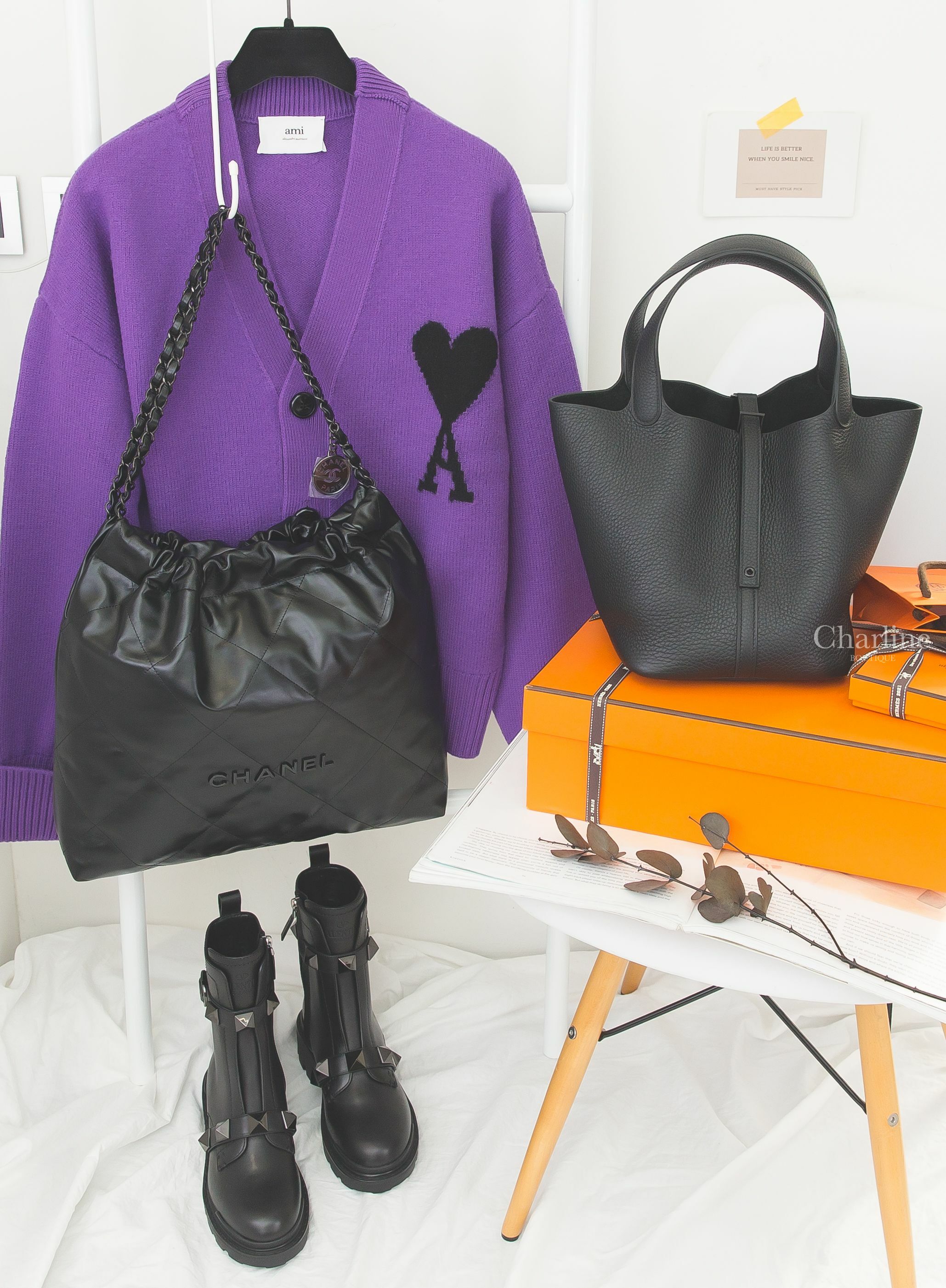 Chanel 22 Handbag 黑色黑字徽章鍊帶中型牛皮大菱格紋肩背包,Hermès Picotin 22cm 89 Noir Monochrome TC U刻黑色黑釦中型提把水桶包-Charline Boutique 精品代購
