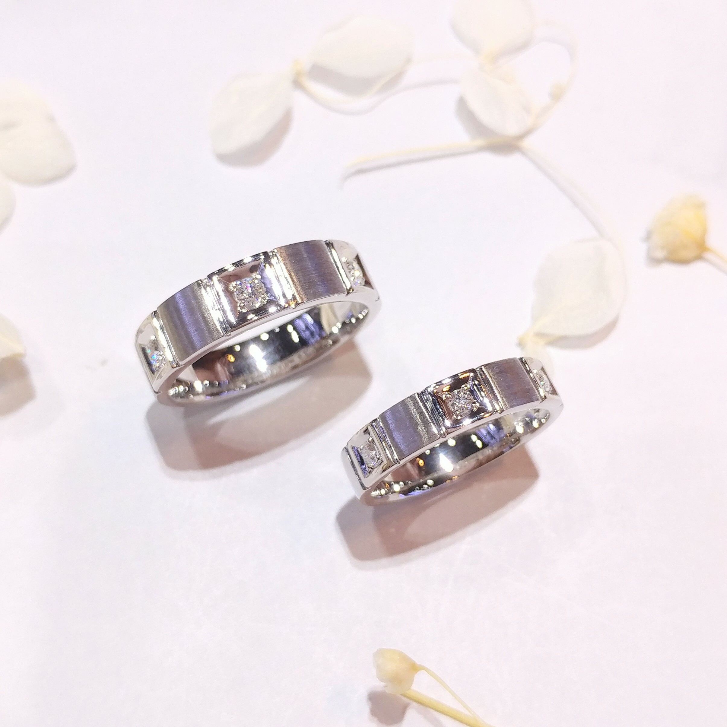 18K White Gold 0.21ct Diamond Wedding Rings