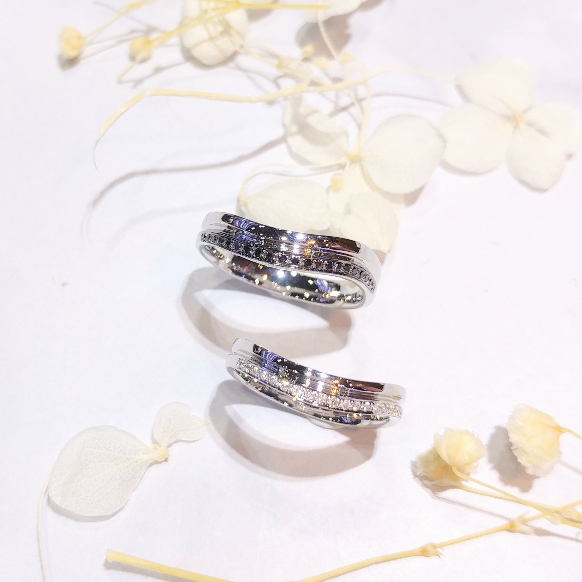 18K White Gold 0.11ct Diamond Wedding Rings