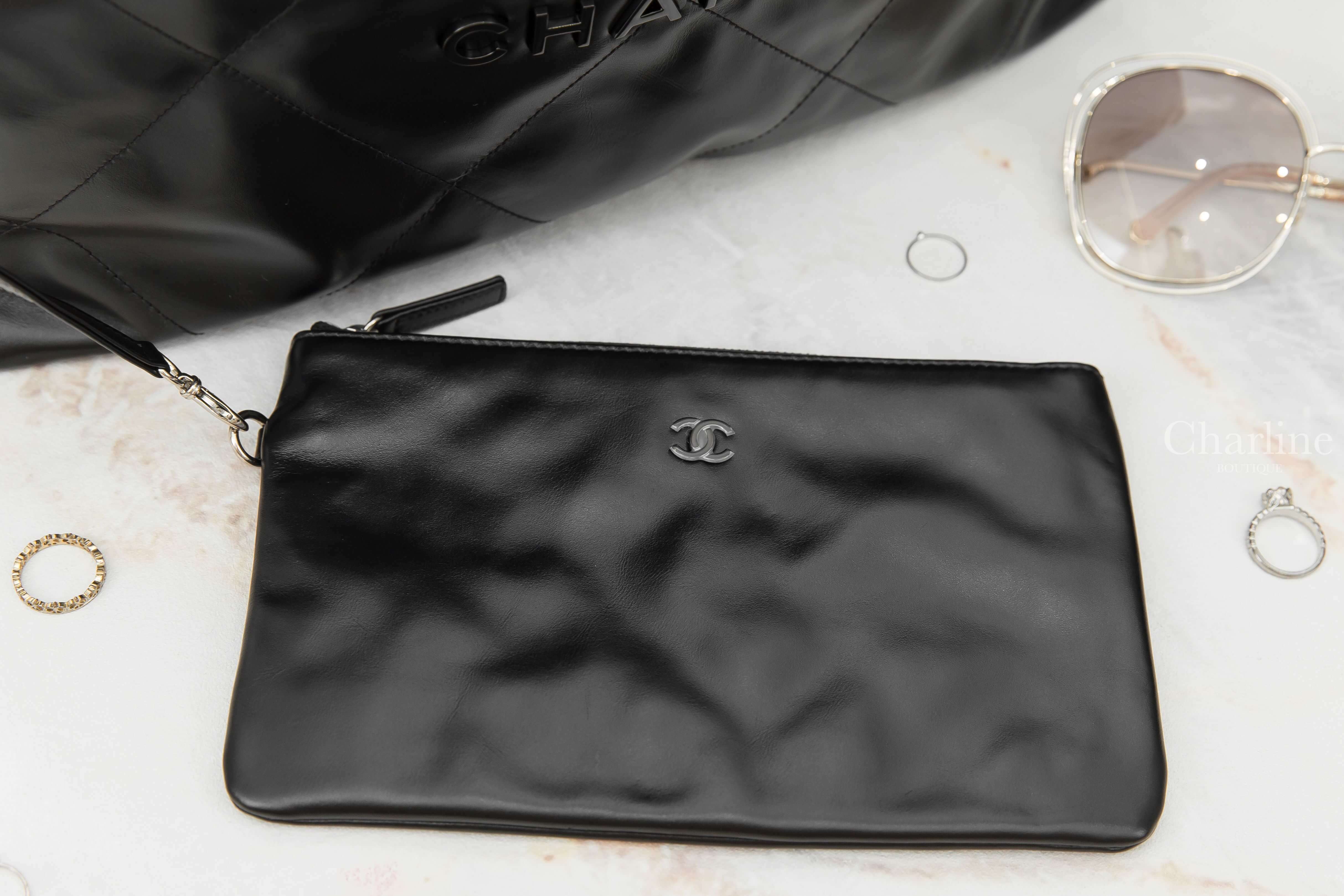 Chanel Chanel 22 Handbag 黑色黑字徽章鍊帶中型牛皮大菱格紋肩背包-Charline Boutique 精品代購