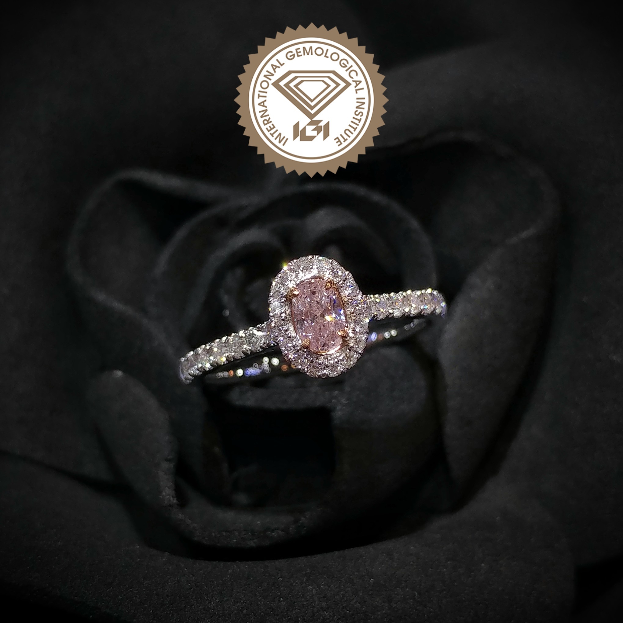 18K Gold 0.47ct Light Pink Diamond Ring
