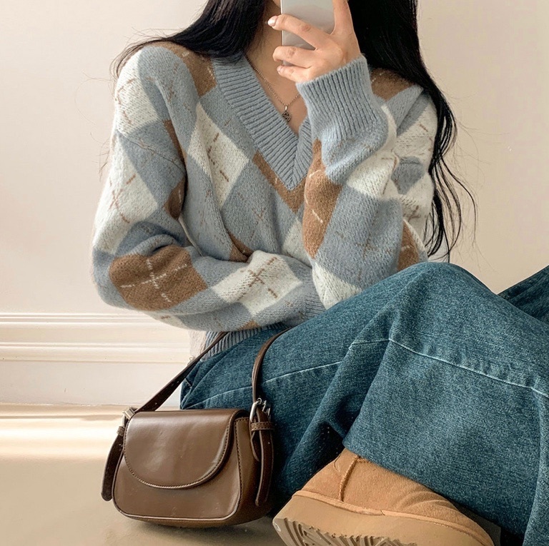 【優惠預訂】韓國V領菱格冷衫（4色）