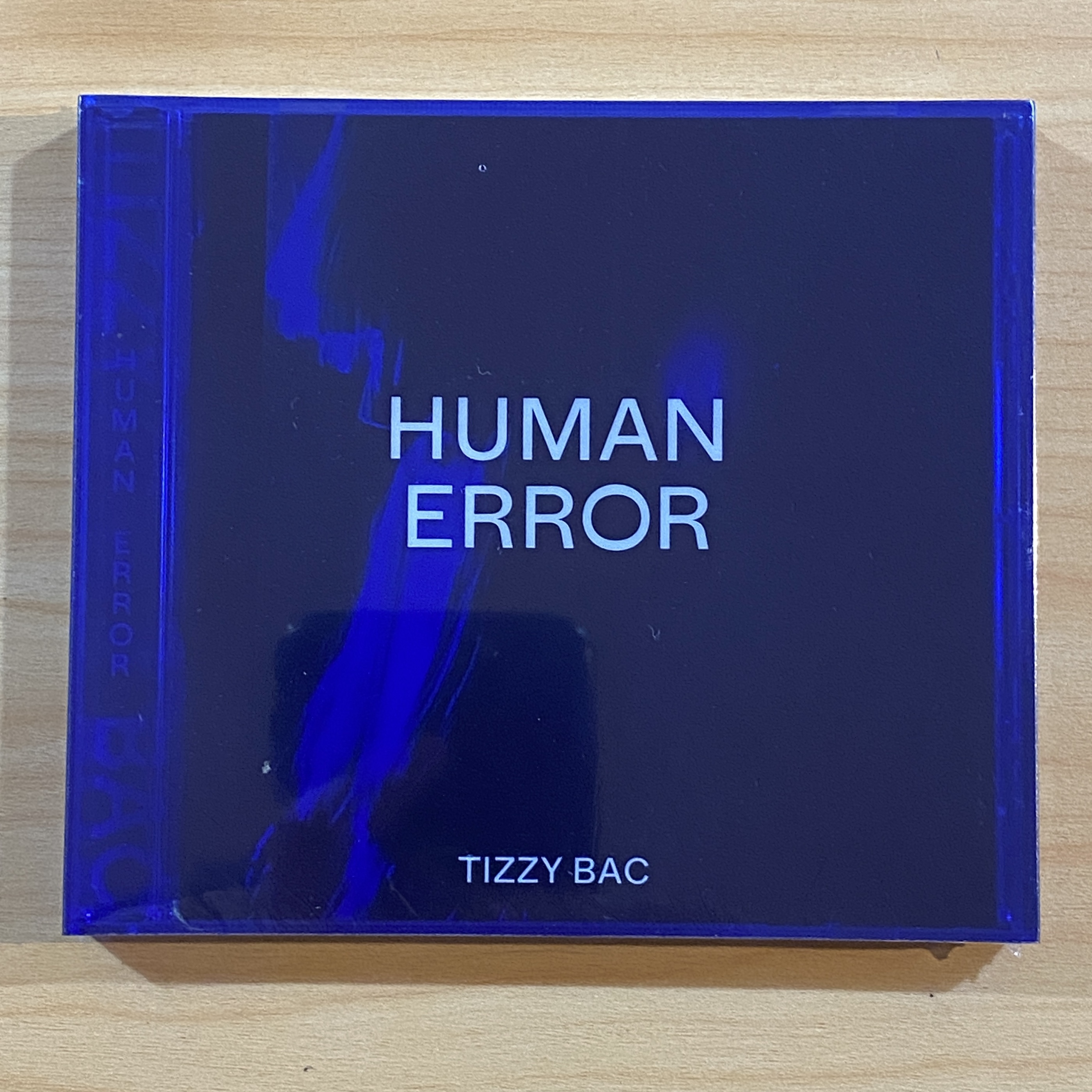 Tizzy Bac《Human Error (平裝版)》（CD）