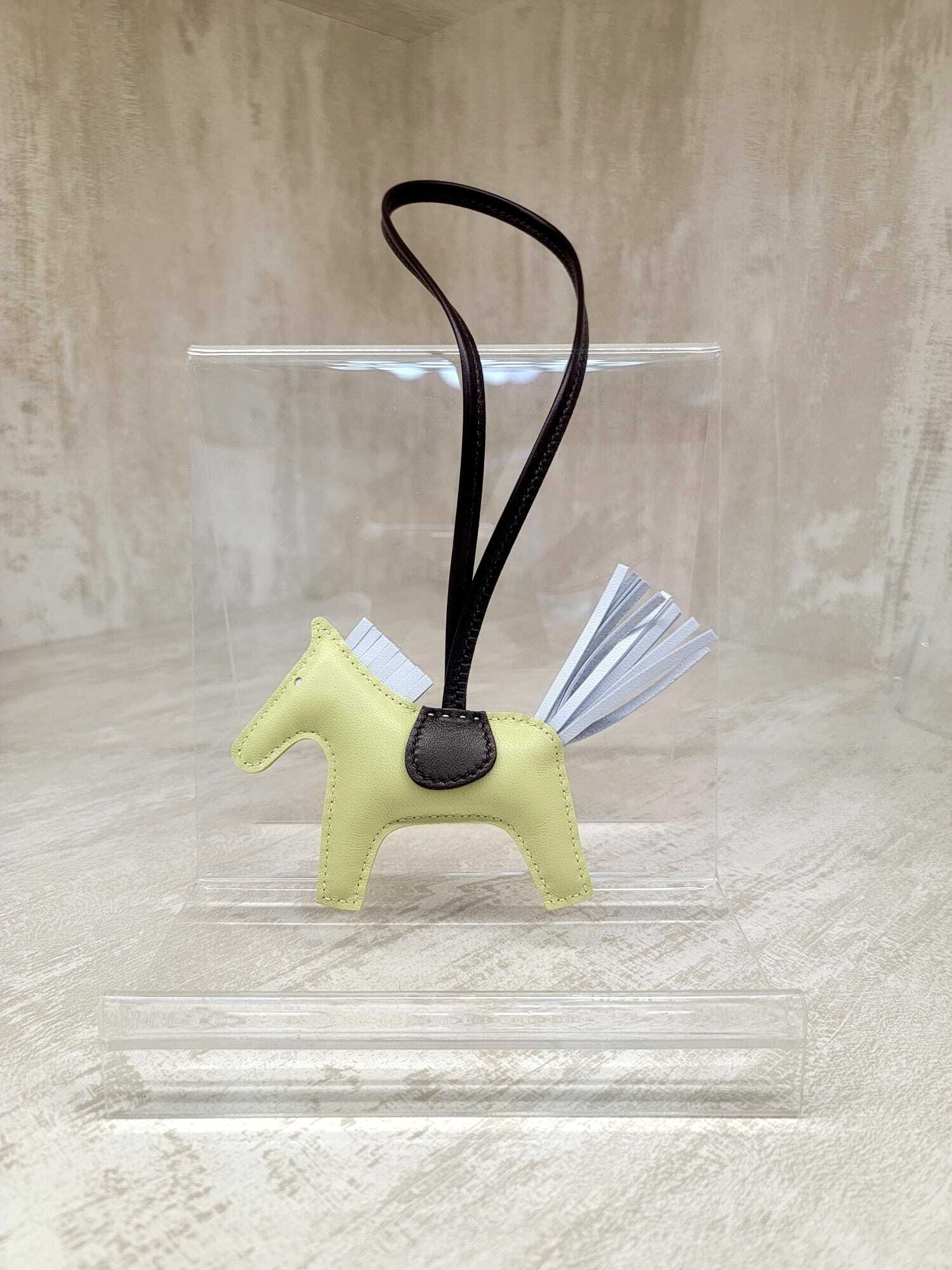 HERMES Rodeo 3i Vert Criquet / Ebene/ T0 Bleu Brume pm 牛油果/烏木色/T0霧霾藍