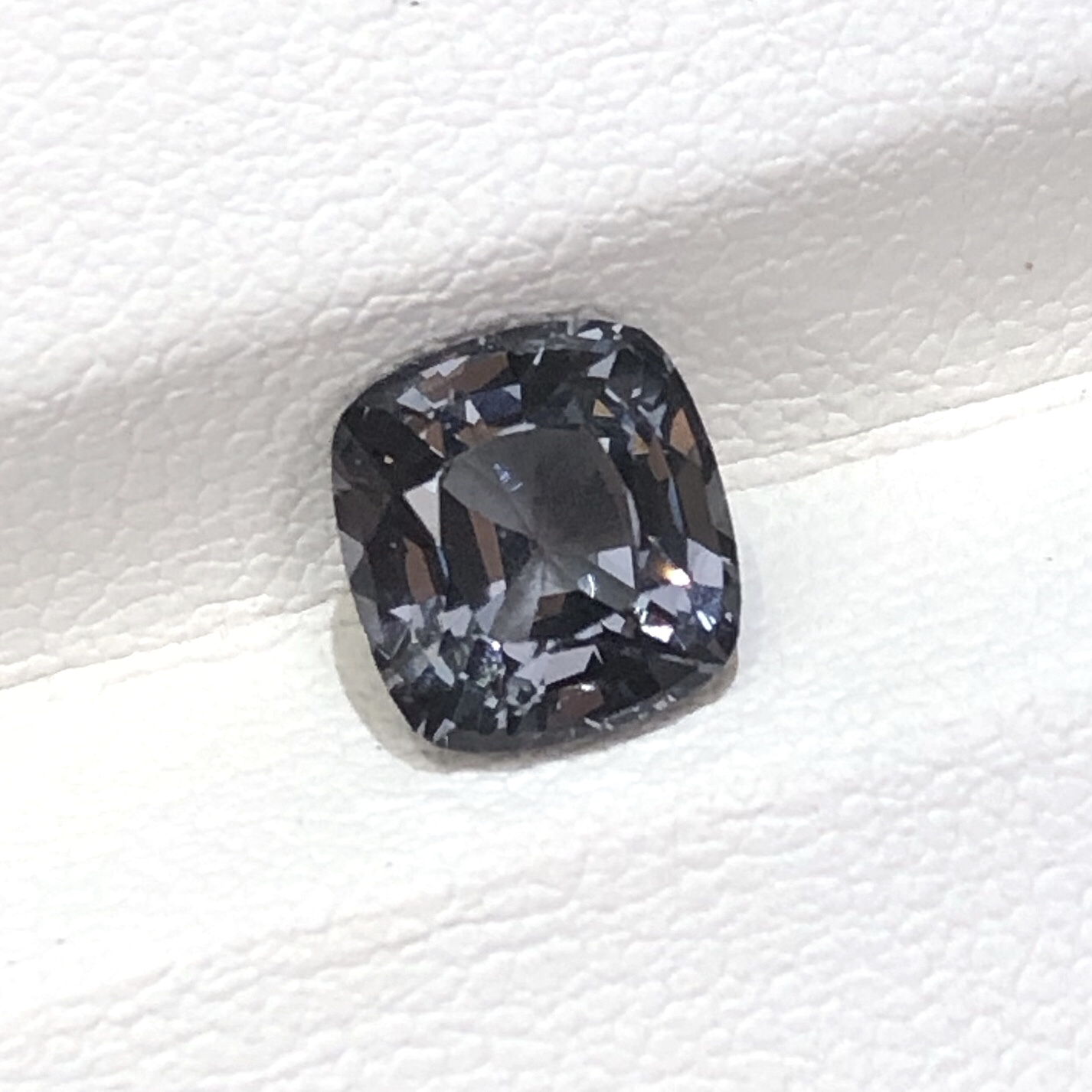 灰尖晶石 2.18ct 天然