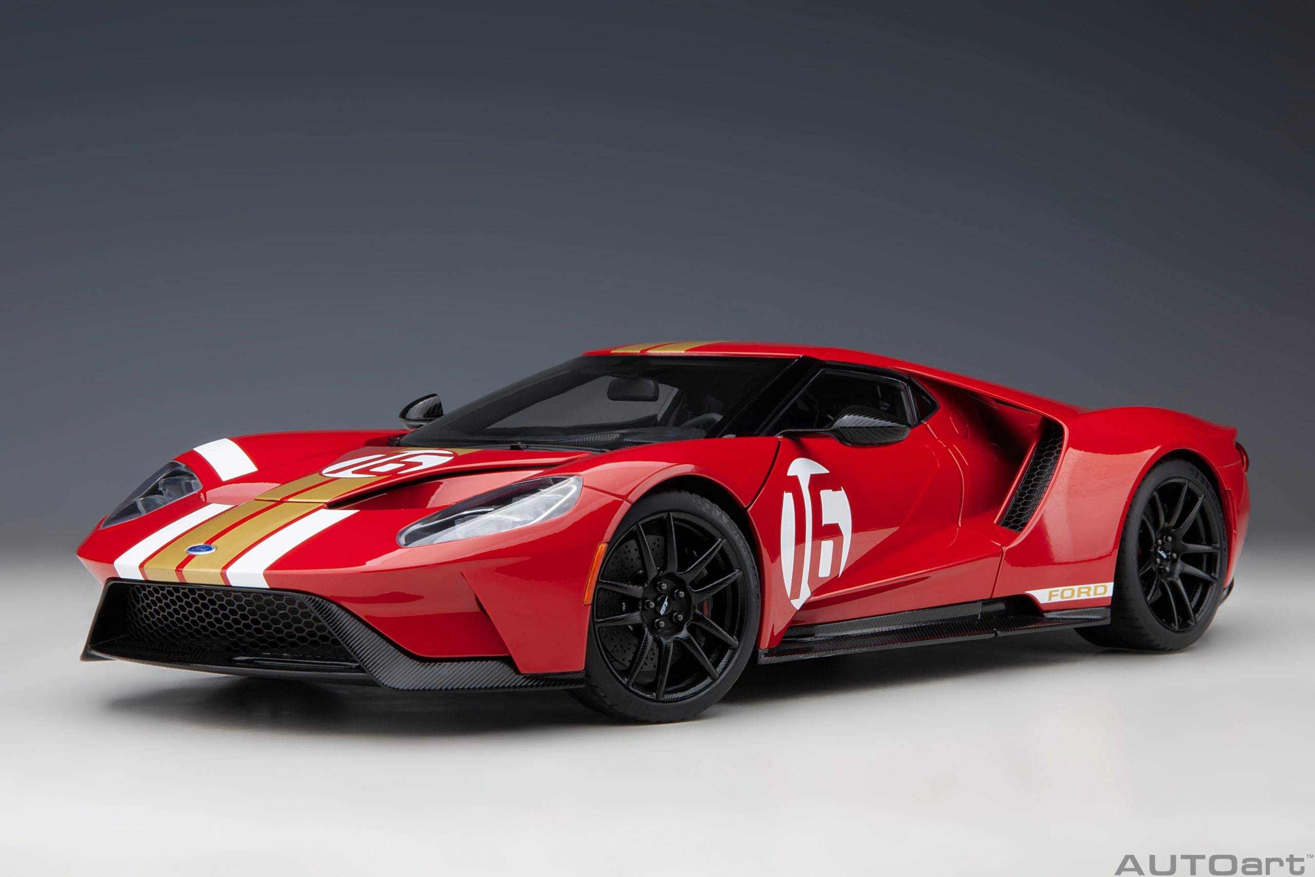 1/18 AUTOART Ford GT 2022 Alan Mann Heritage Edition (Alan Mann Red) (72927)