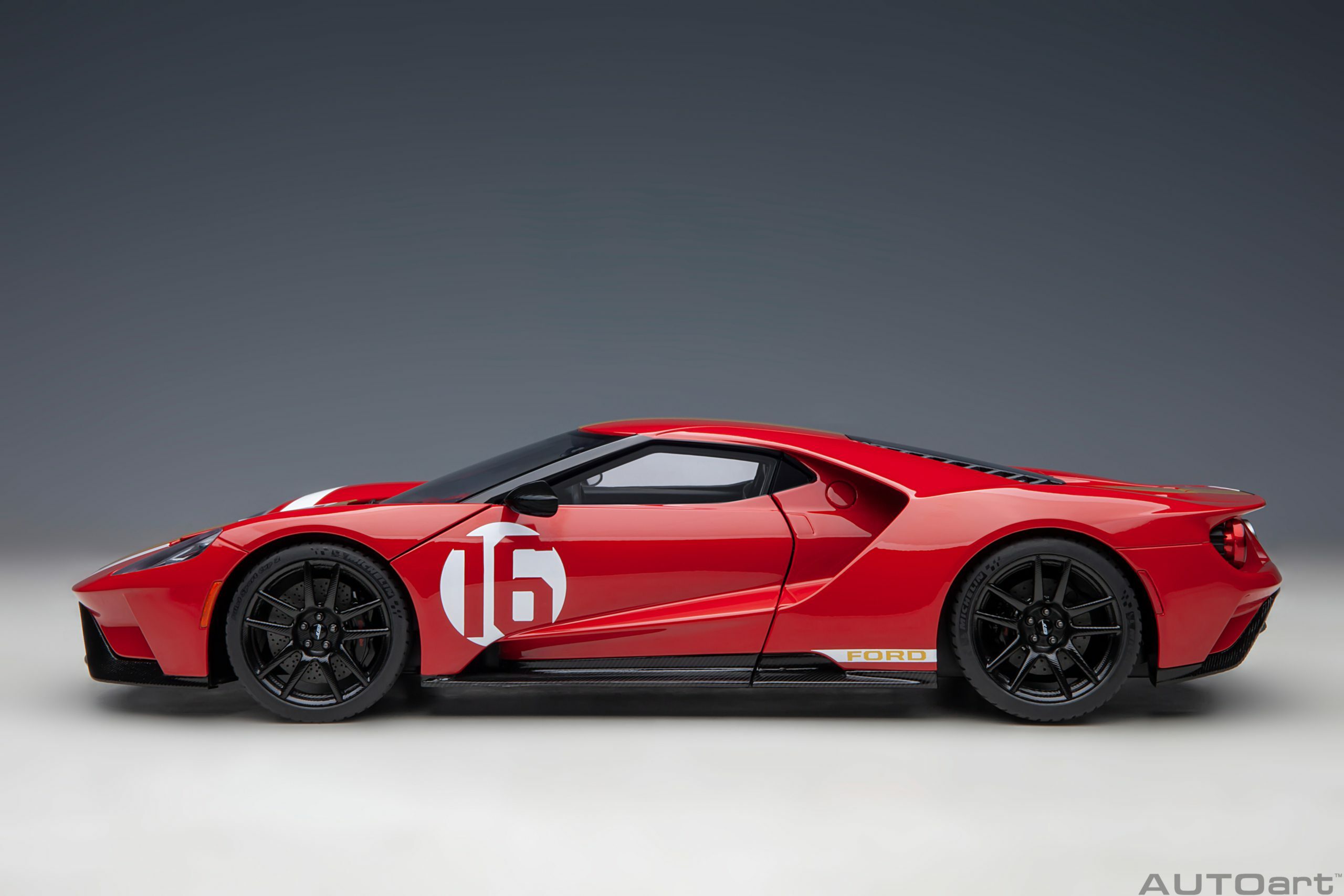 1/18 AUTOART Ford GT 2022 Alan Mann Heritage Edition (Alan Mann Red) (72927)