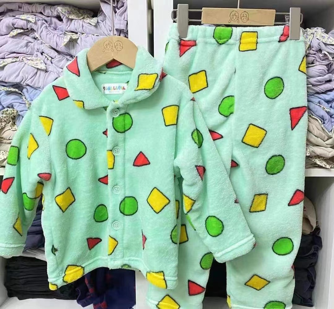 (現貨) 蠟筆小新款珊瑚絨睡衣