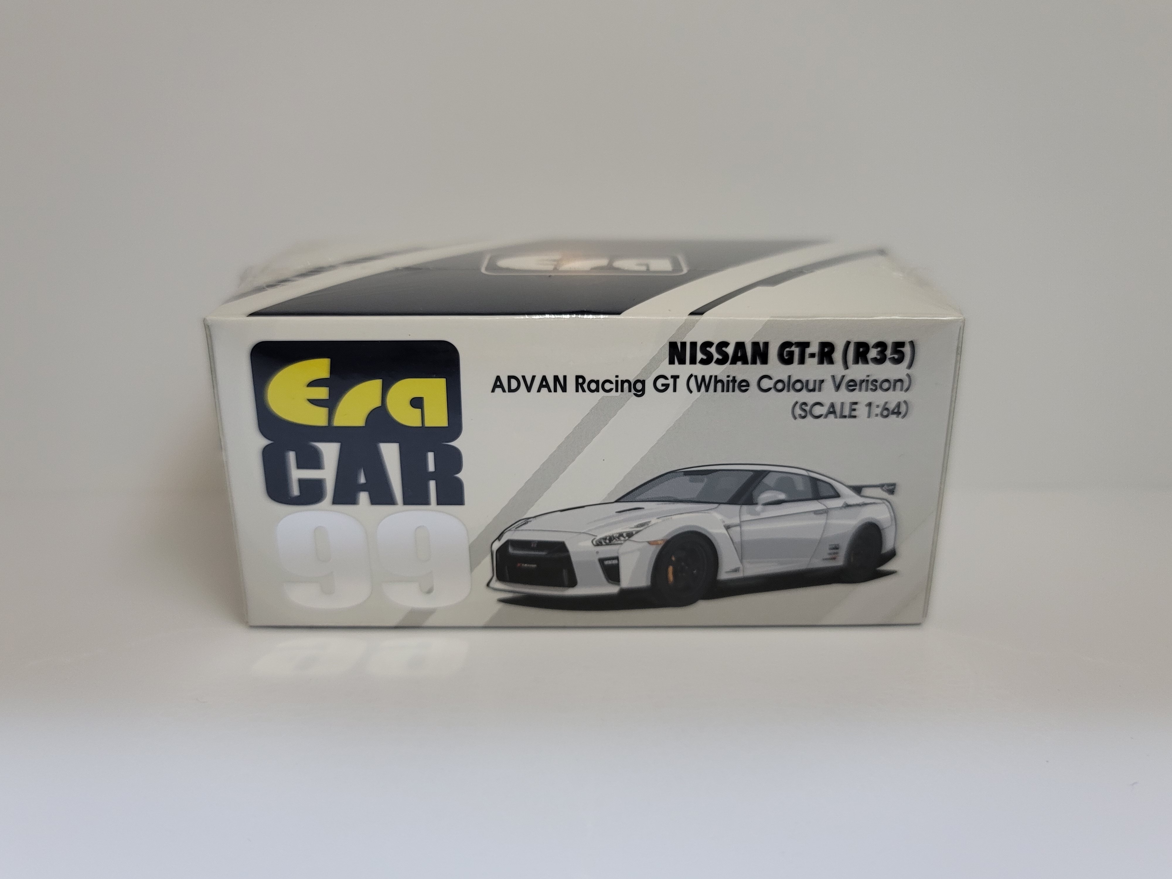 Mô hình xe Nissan GTR R35 Nismo white tỉ lệ 1:64 Inno64 model IN64-R35