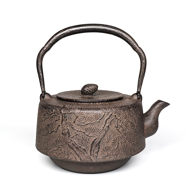 【岩戶賢一郎】角萬代 松 鐵壺1.3L