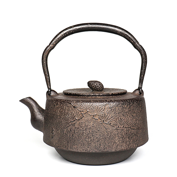 【岩戶賢一郎】角萬代 松 鐵壺1.3L