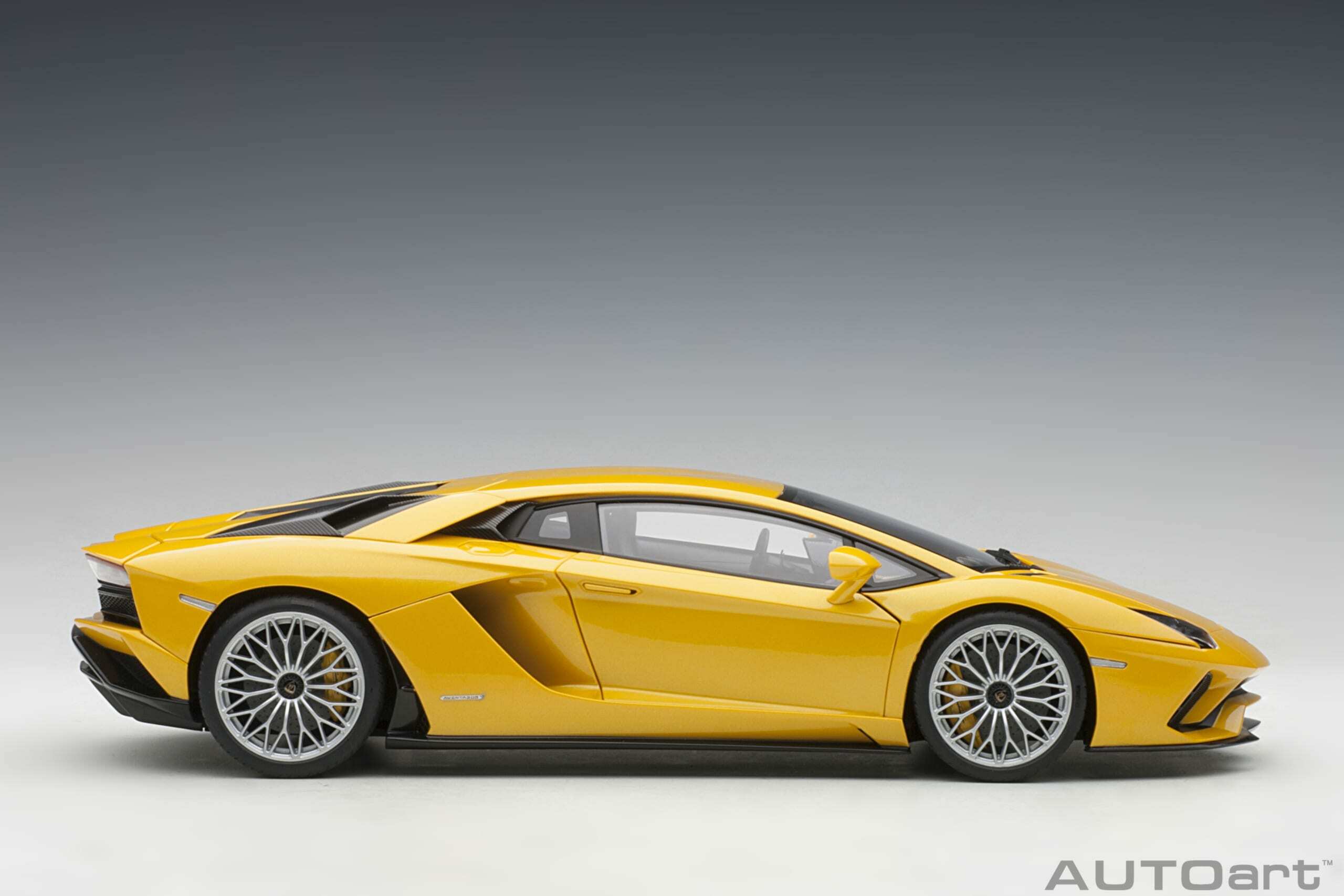 預訂:(訂金$300) (預訂價$1062):1/18 AUTOART Lamborghini Aventador S (New Giallo Orion) (79132)