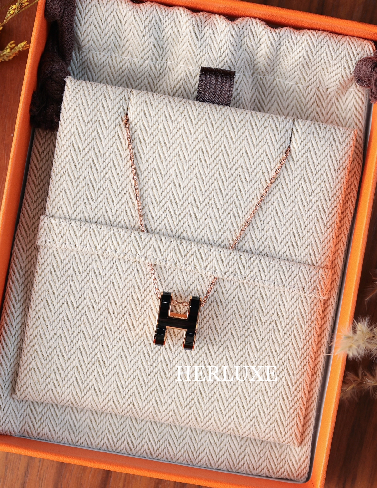 POP H necklace 89 noir CD